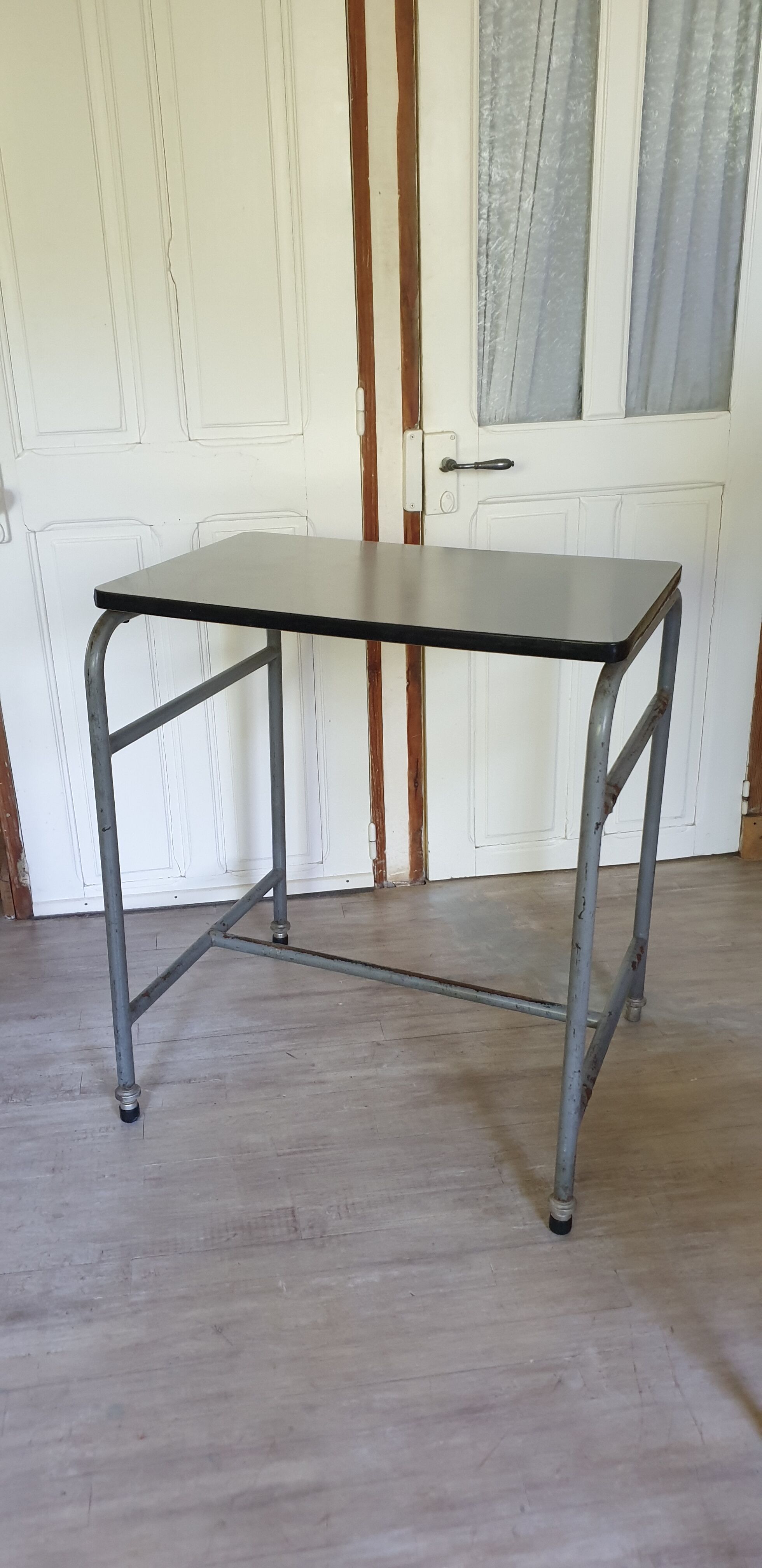 Table d'atelier et sa chaise