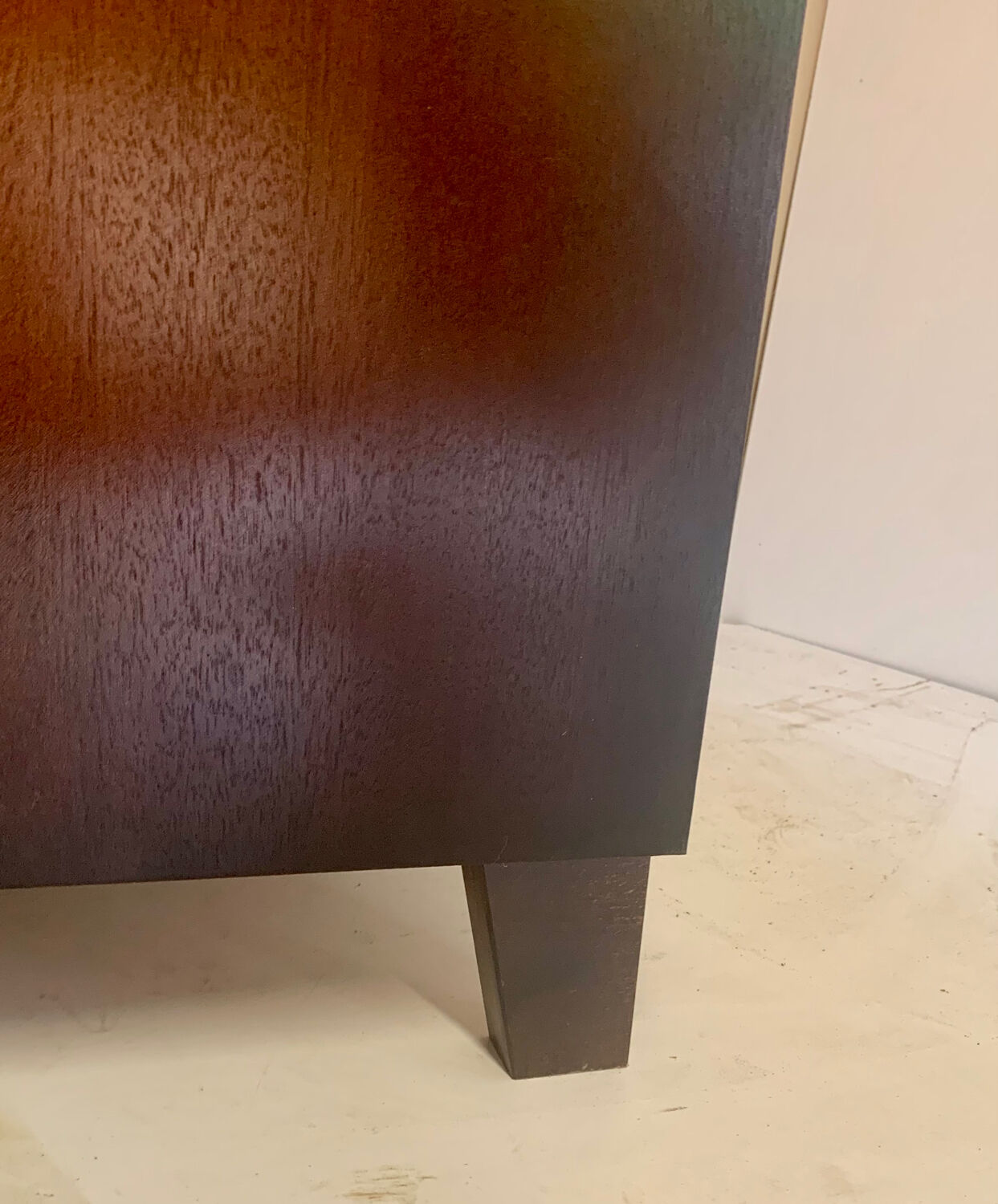 Armoire vintage pieds compas