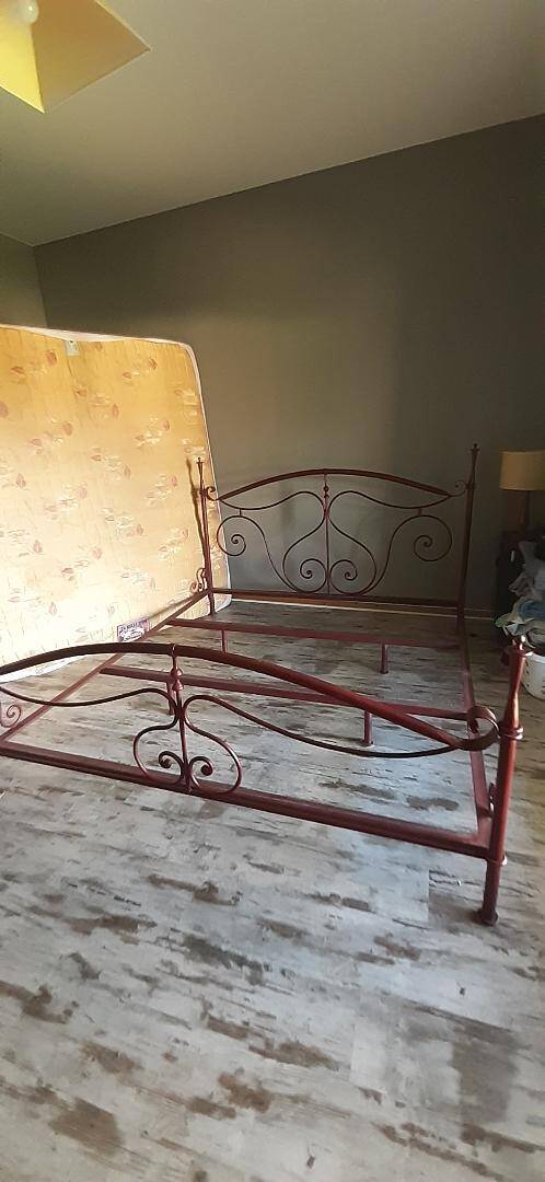 wrought iron bed frame