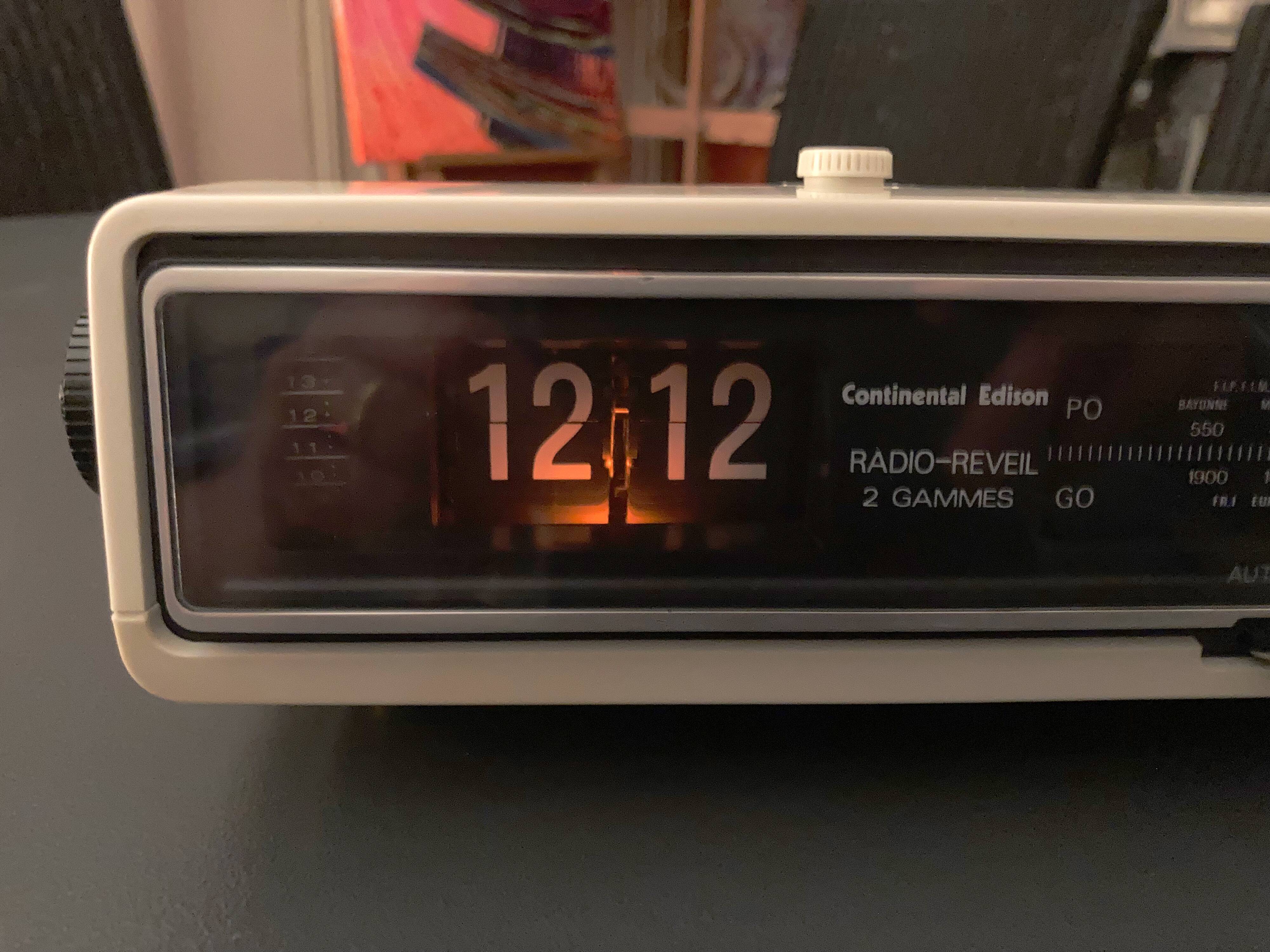 Radio vintage reveil a unfolding Continental Edison 1973