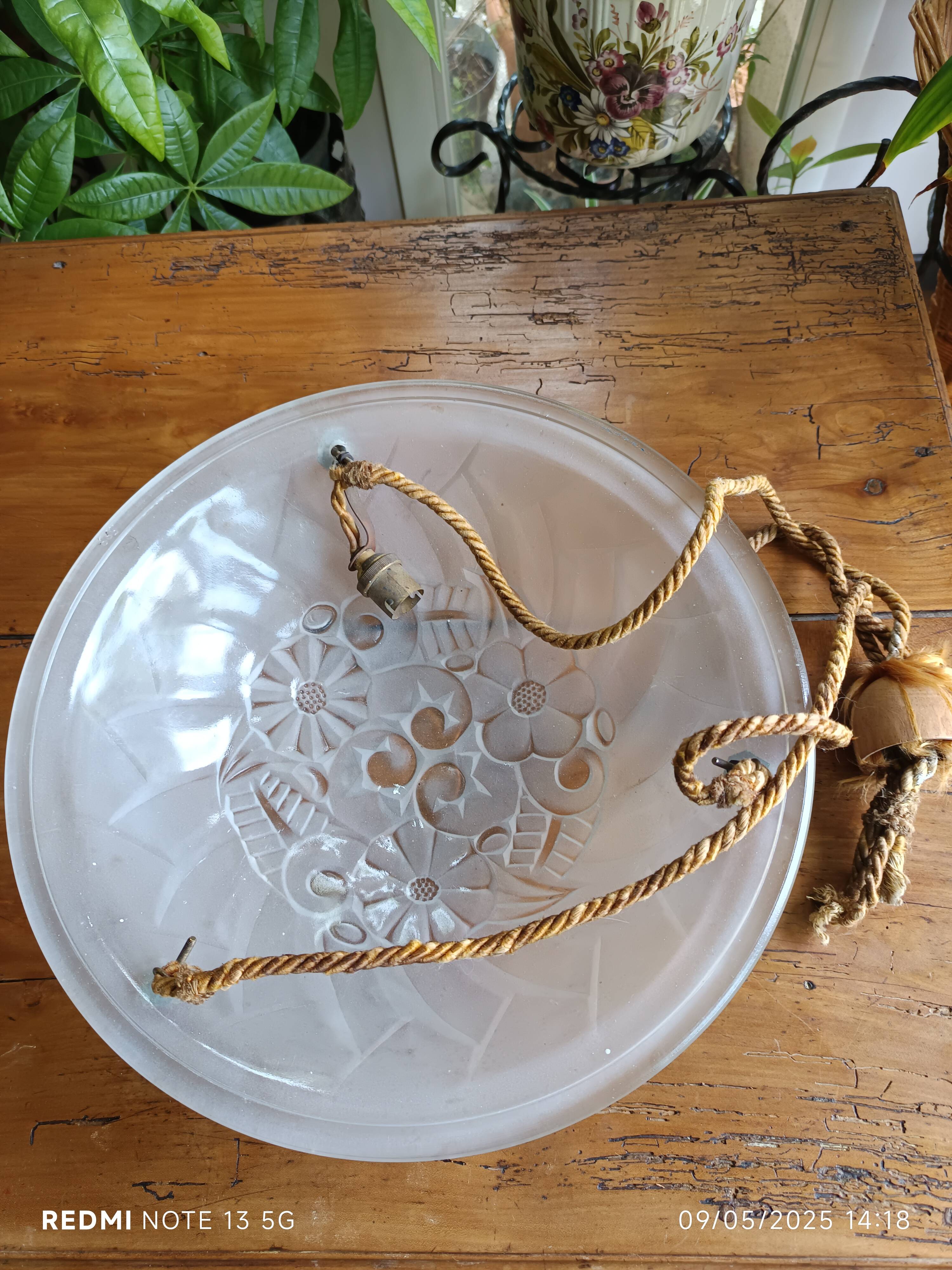 glass paste basin suspension