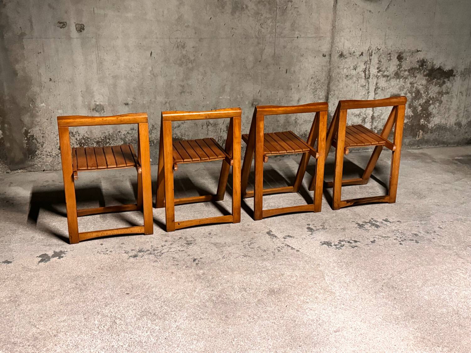 04 folding chairs 1970s