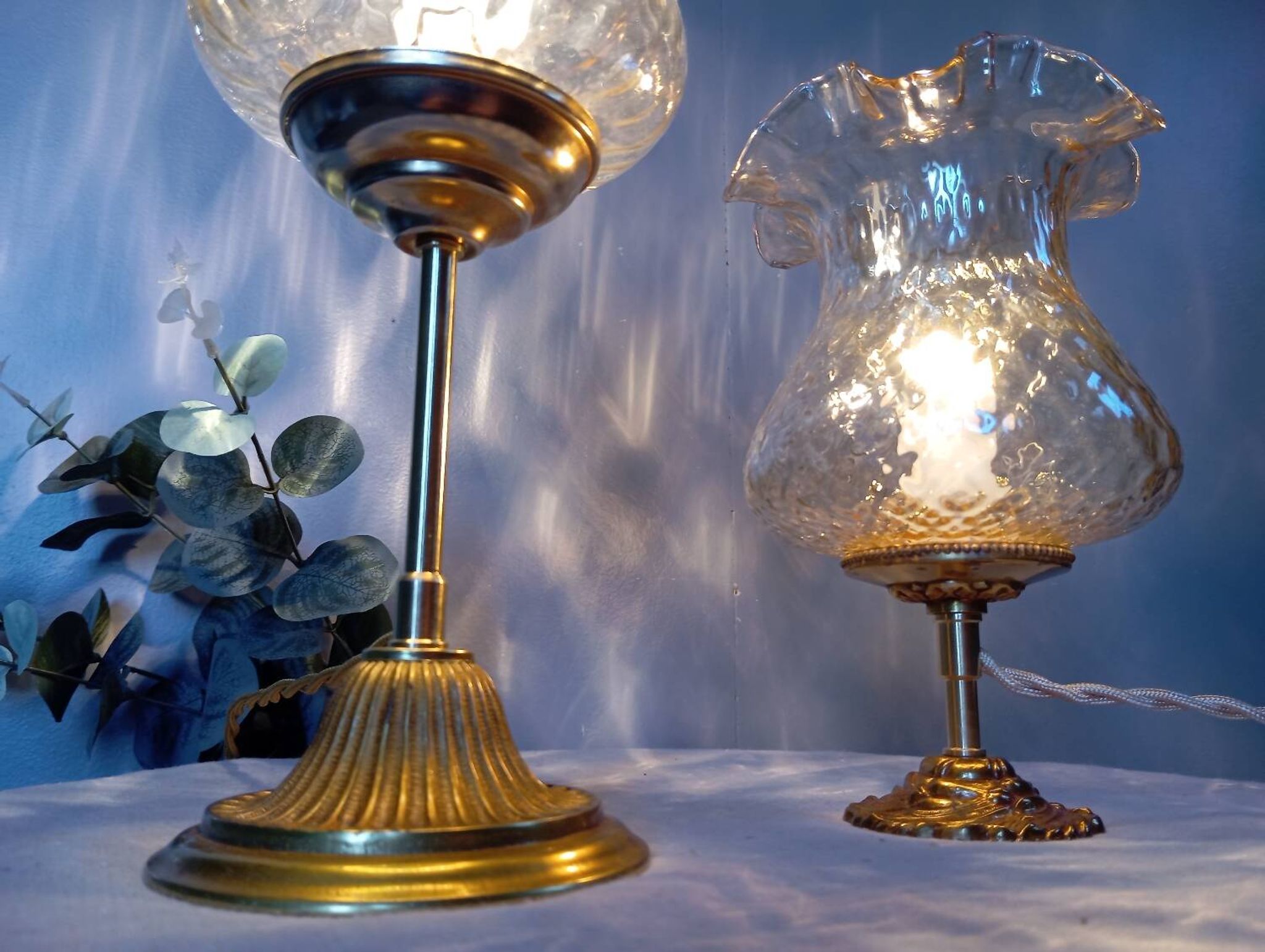 Duo desk lamps, vintage inspiration, bronze and ocher tulip glass
