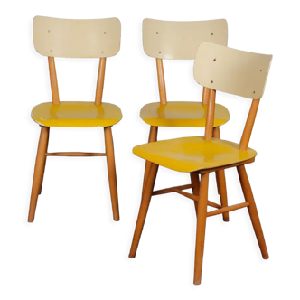 Suite de 3 chaises produites par Ton dans les années 1960