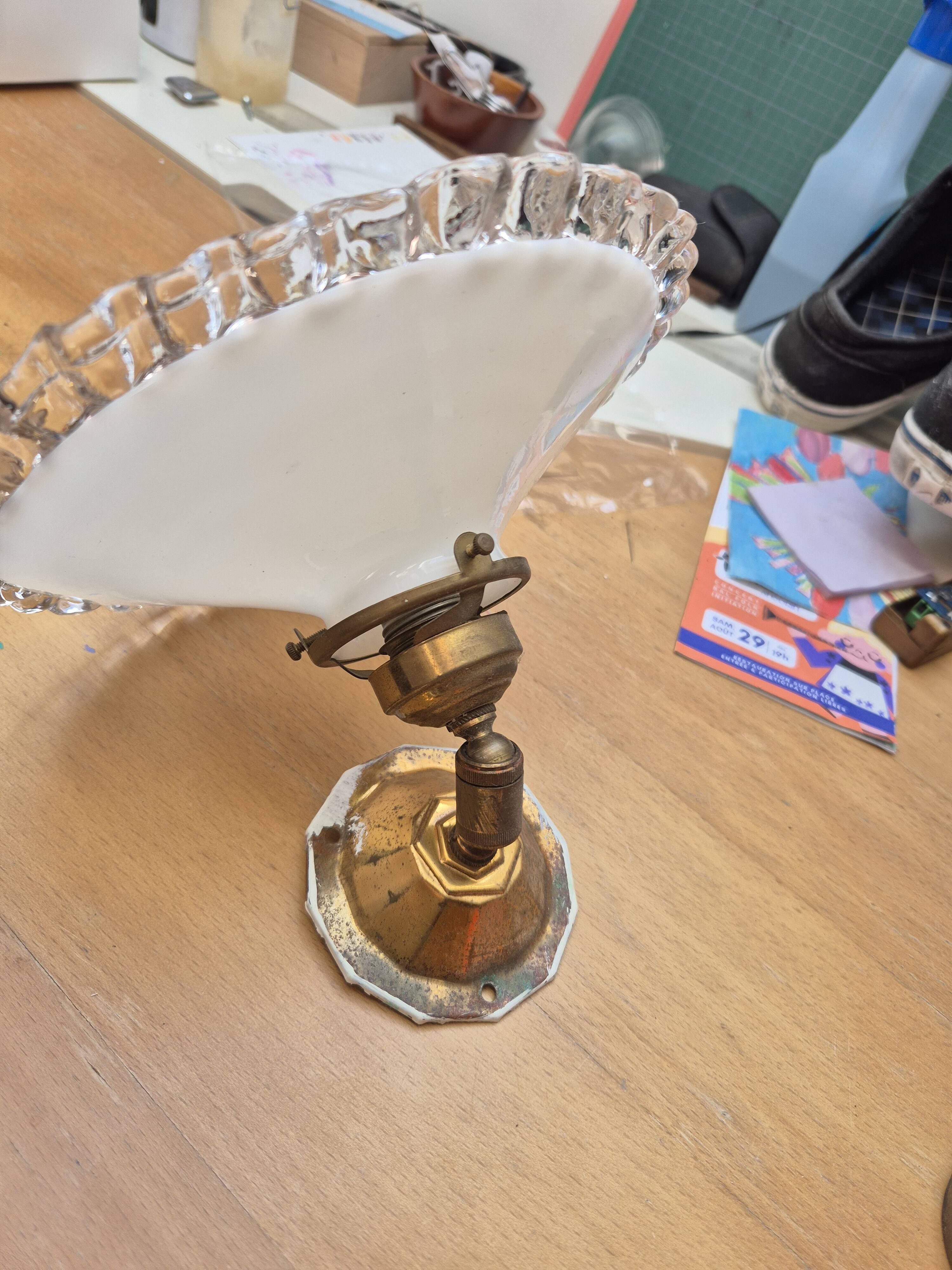Antique wall light in lace opaline and brass.