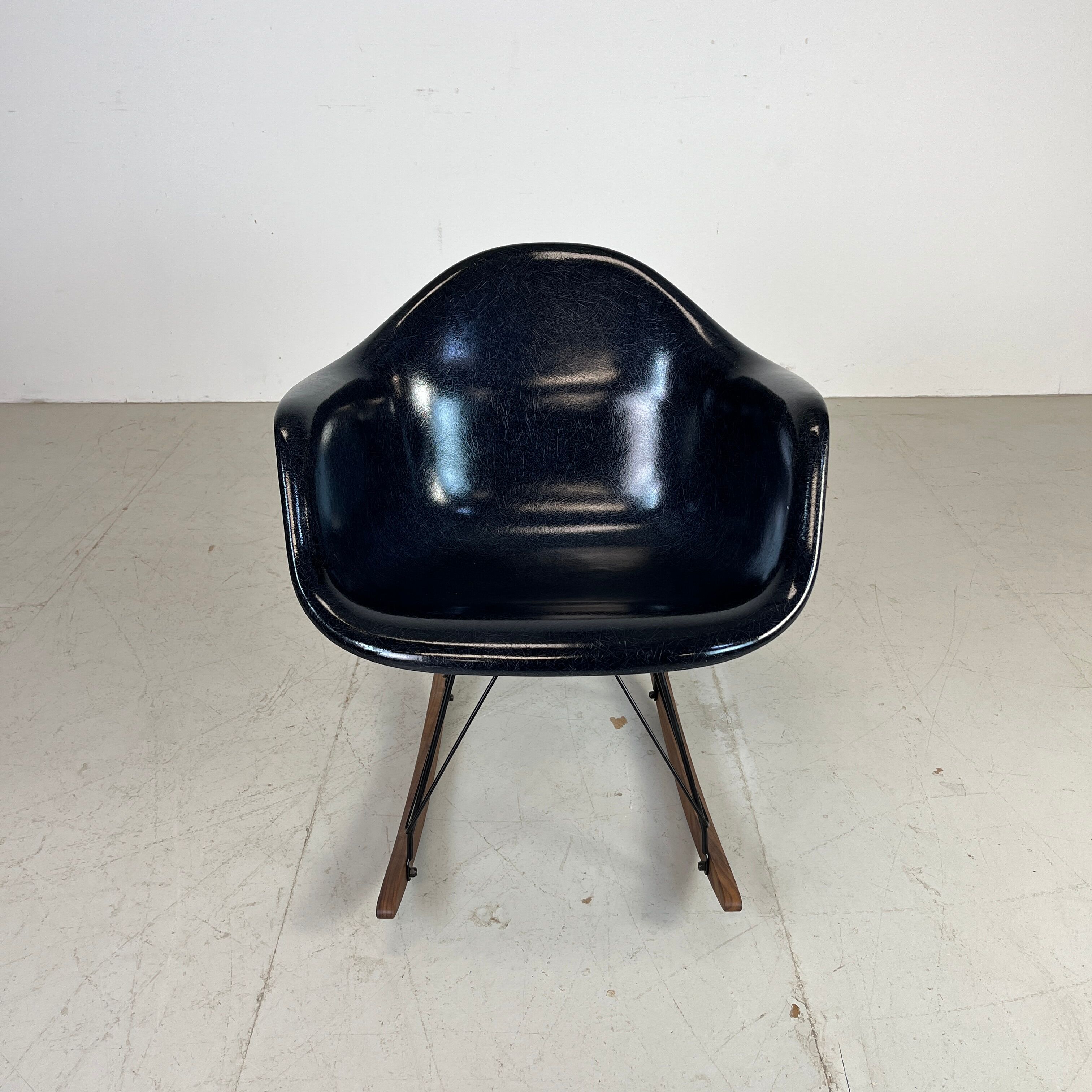 Eames Herman Miller 1950s RAR rocking chair in navy blue