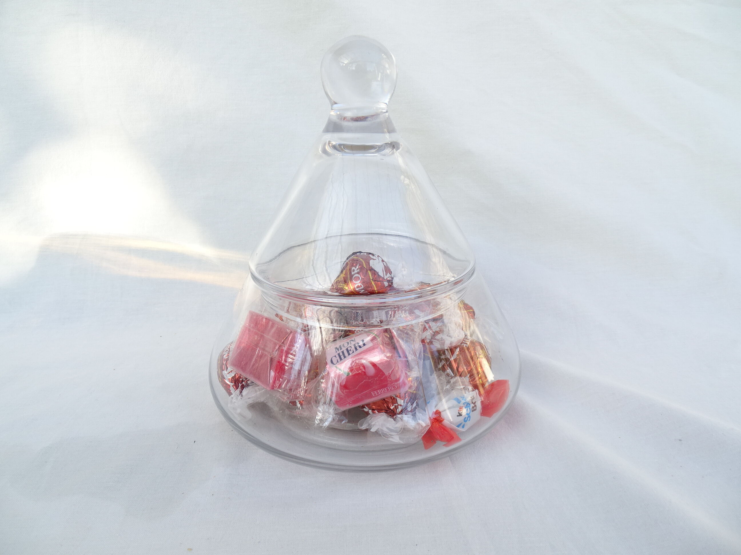 Glass pyramid candy