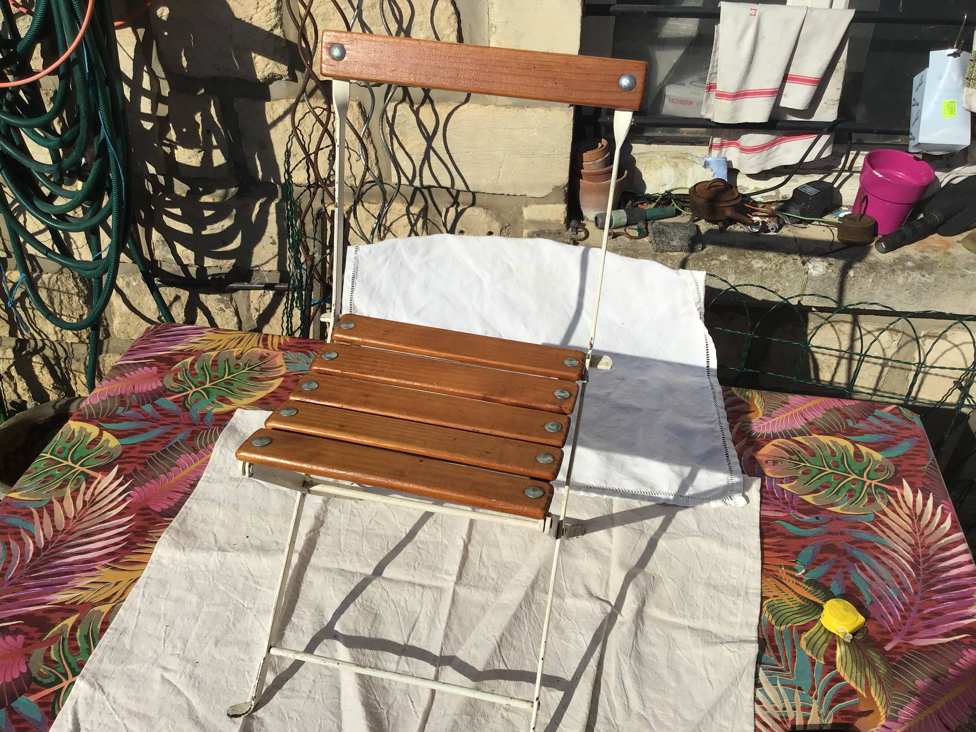 Wooden folding children's chair