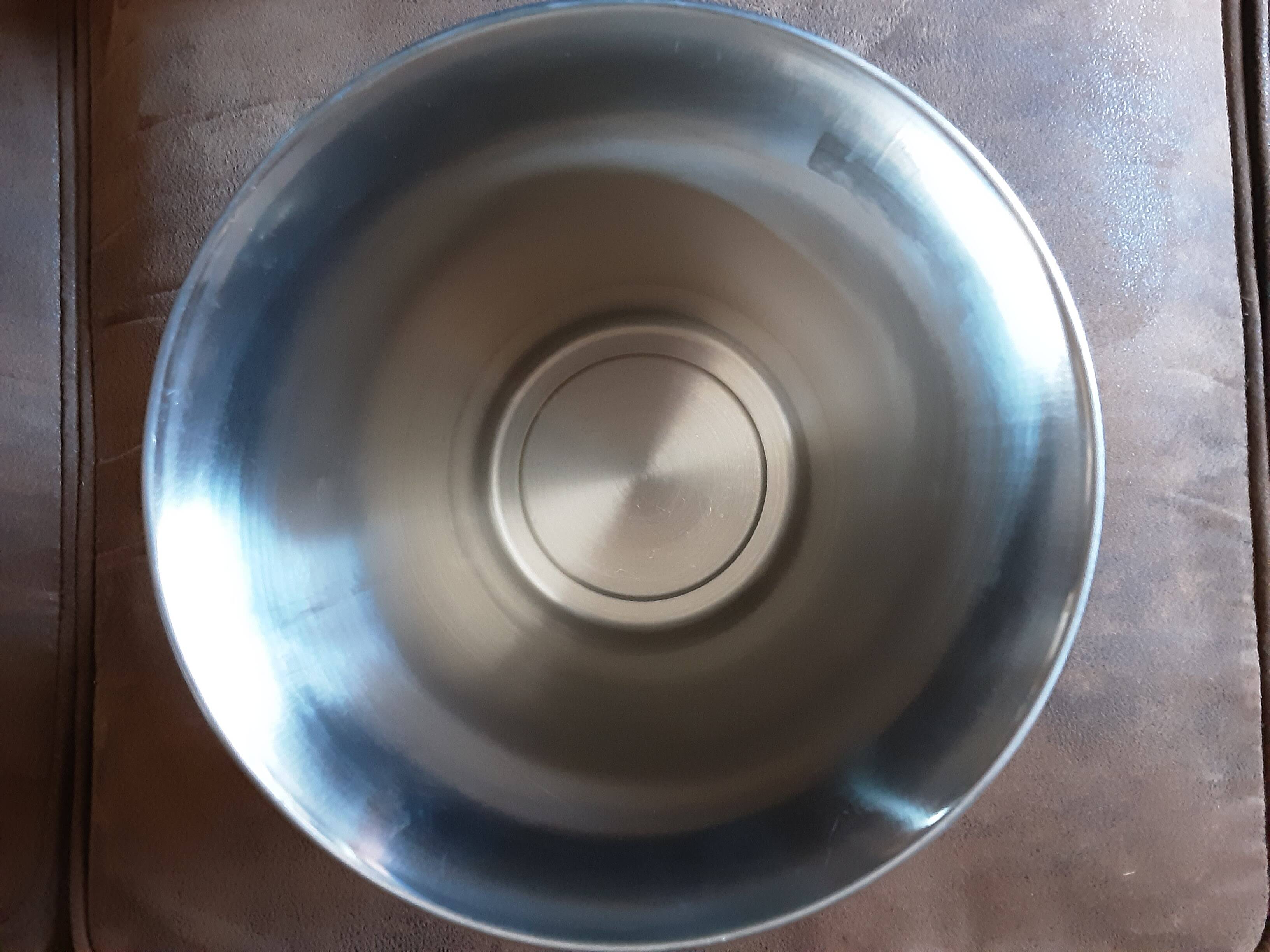 Metal champagne bucket