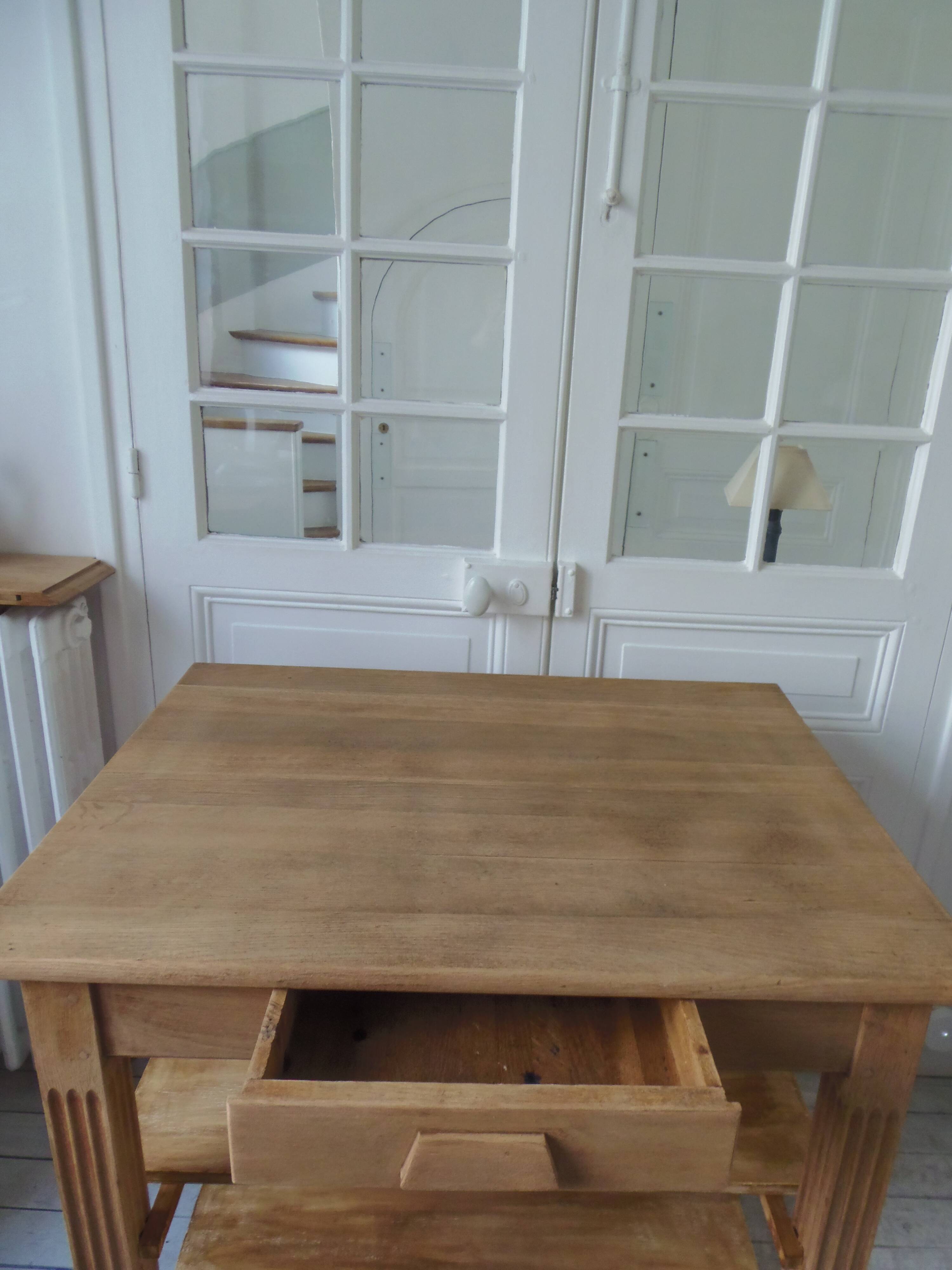 Meuble de métier vintage en chêne sur roulettes.