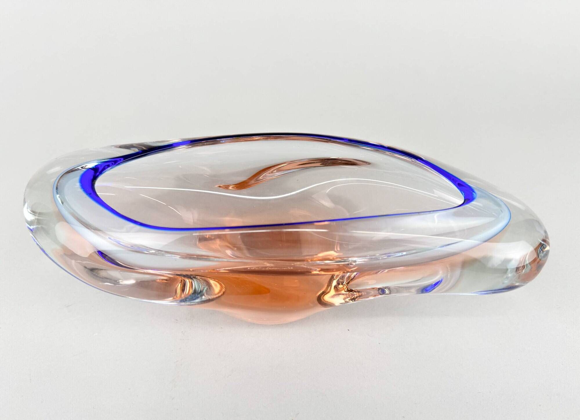 Bol en verre artistique des années 1960 par Chribska Glasswork, Tchécoslovaquie