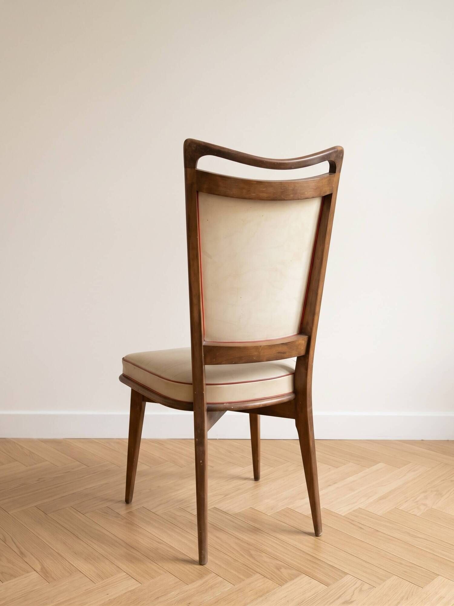 Set of 5 vintage 1950s dining chairs in wood and white.