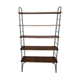 Shelves on string feet