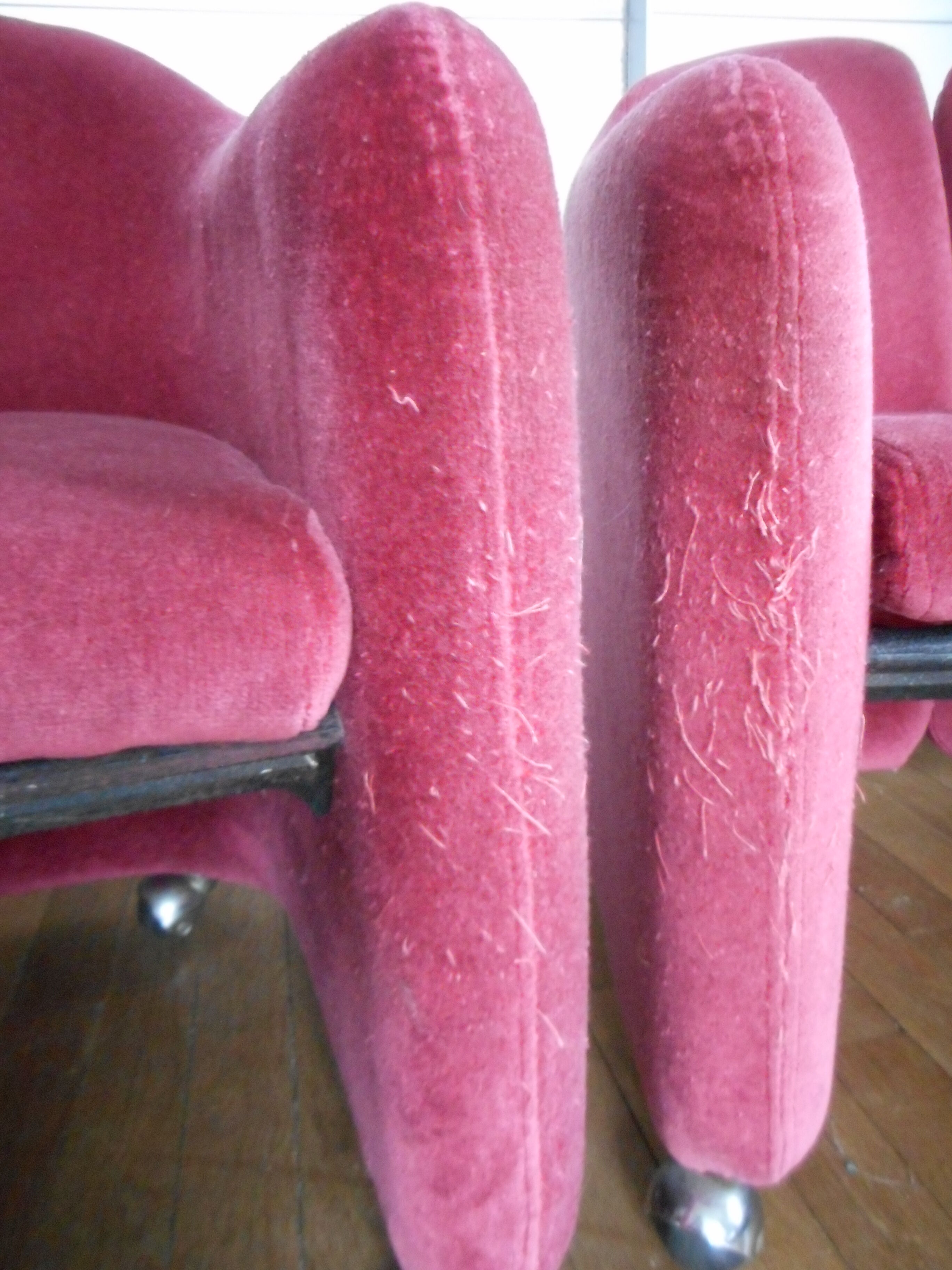 Paire de fauteuils PS142, Eugenio Gerli, 1960s, velours framboise