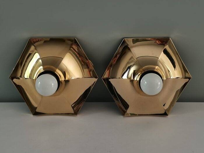 Pair of Italian wall lights by Fosnova from the 1980s.