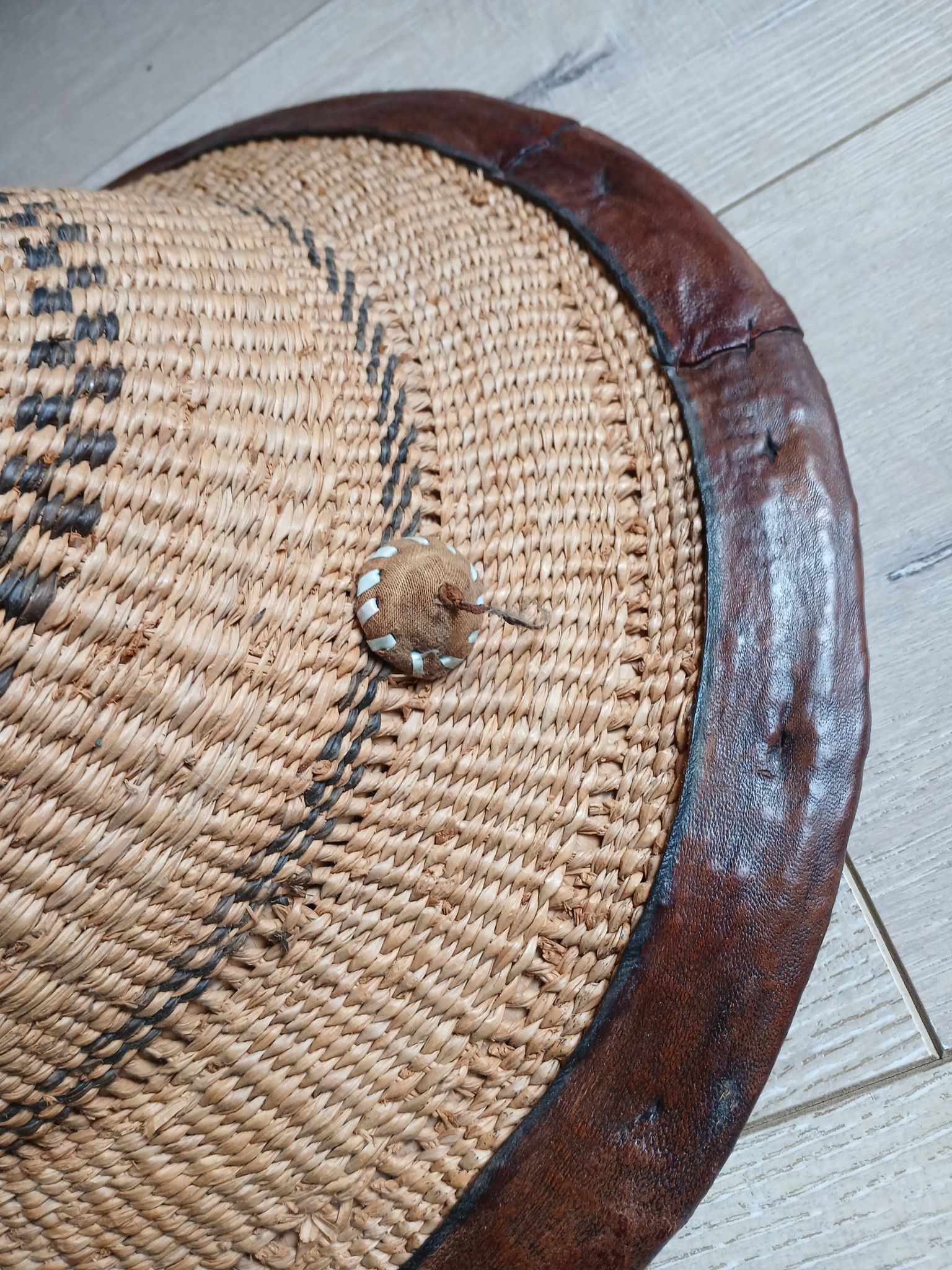 Chapeau africain ancien artisanal