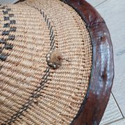 Chapeau africain ancien artisanal