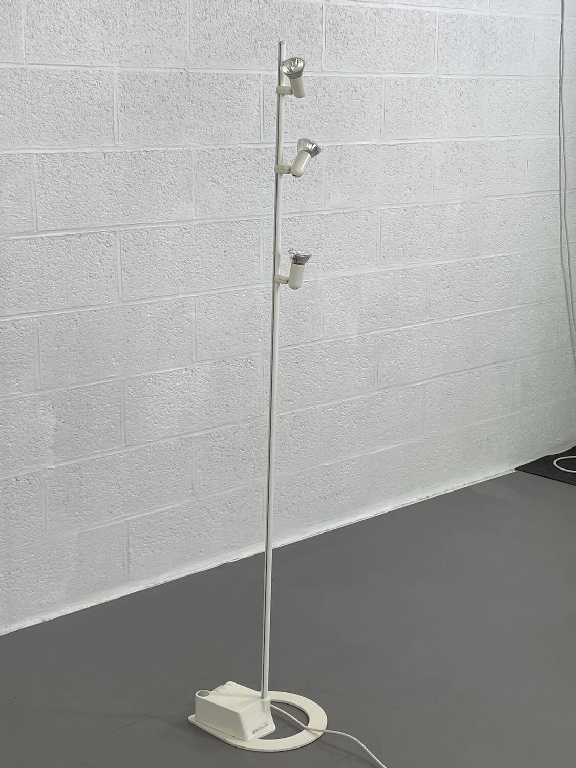 Vintage floor lamp with lamp dimmer