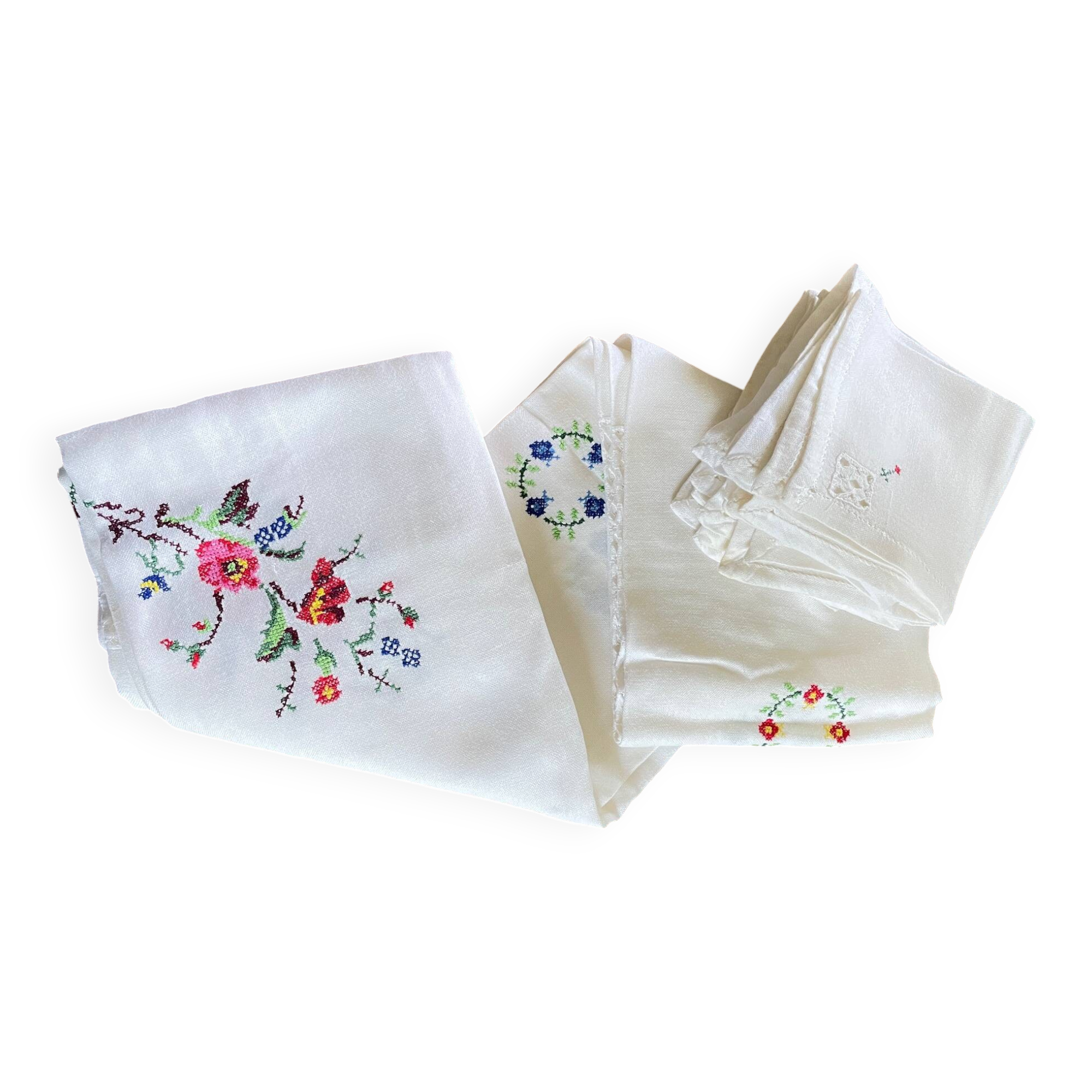 Embroidered tablecloth and 12 vintage napkins