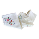Embroidered tablecloth and 12 vintage napkins