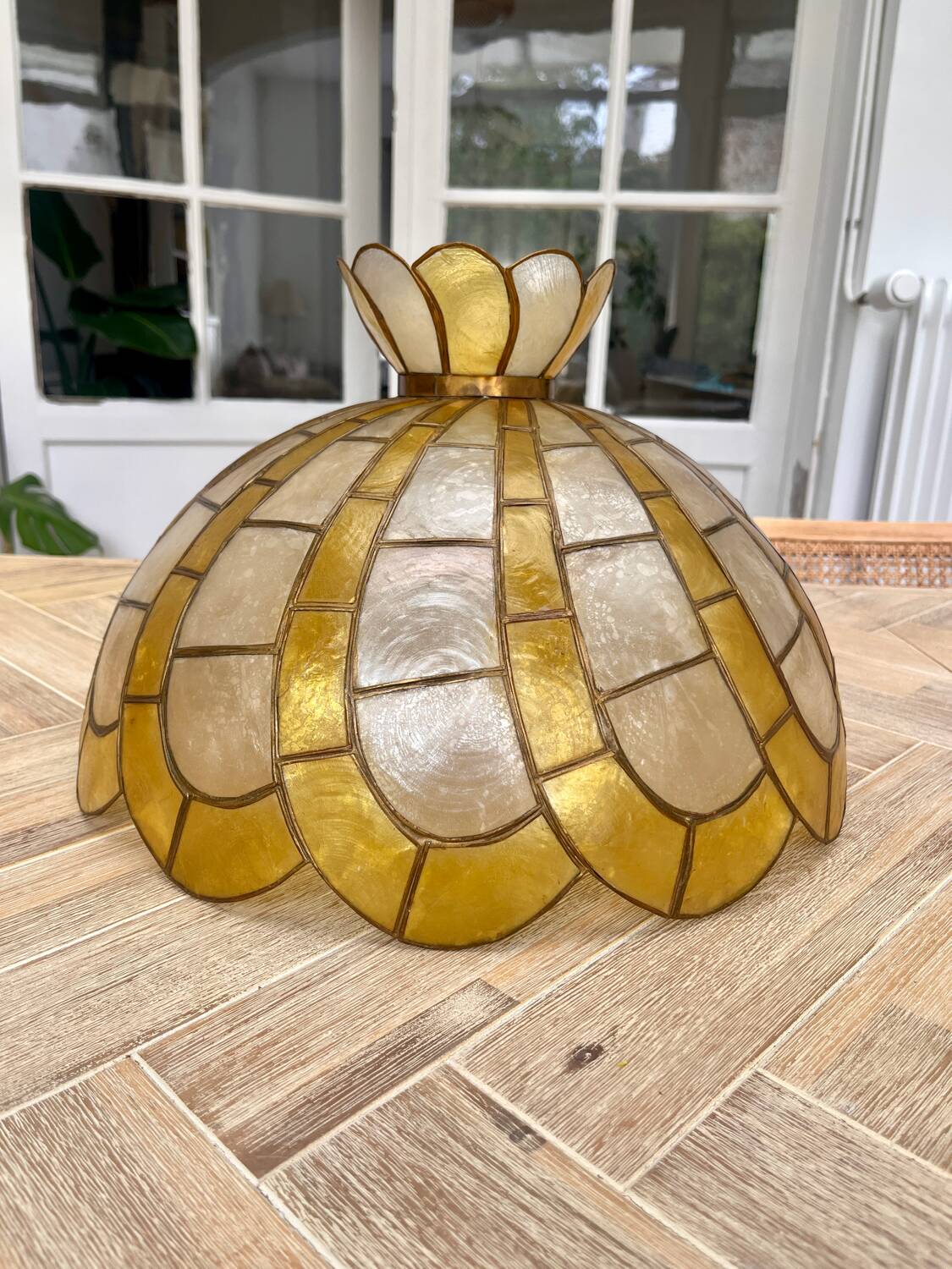 Mother-of-pearl "Sun" pendant