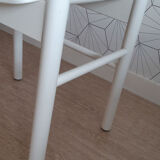 Chaise Baumann blanche.