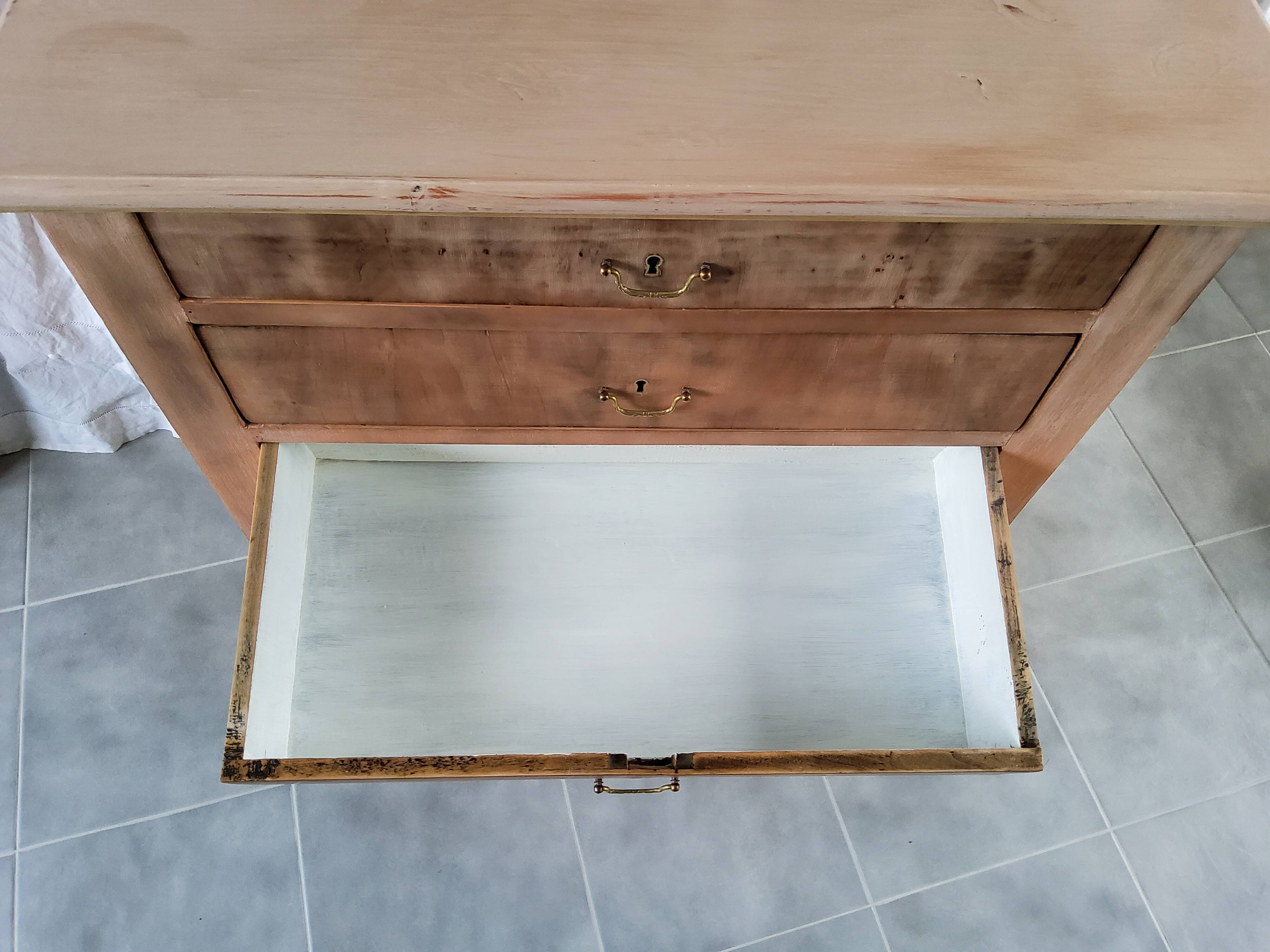Commode patinée