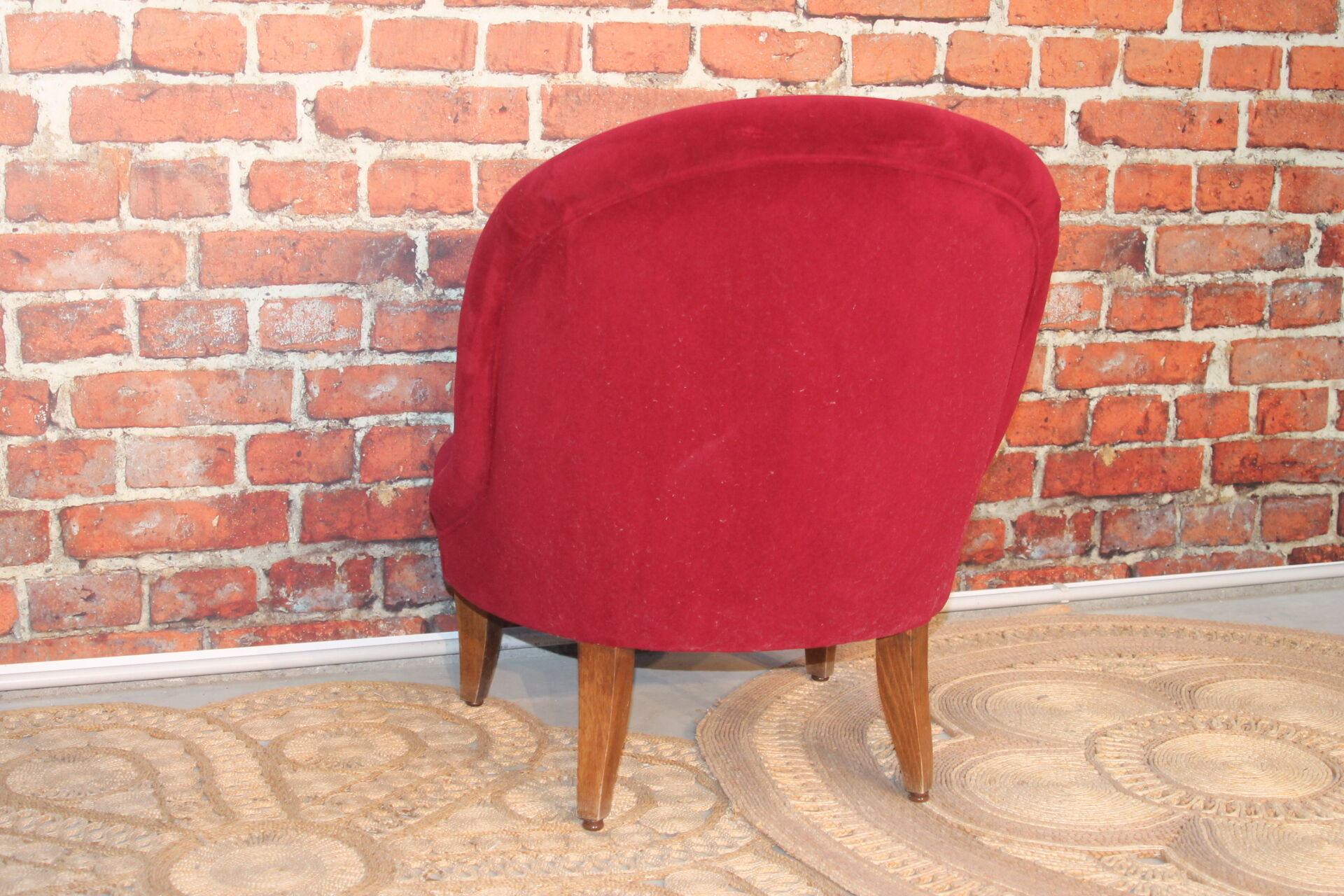 Red velvet toad armchair