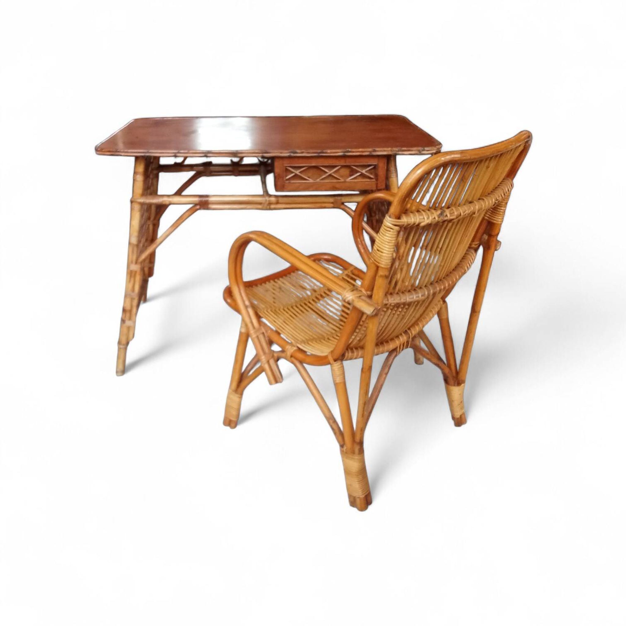 Bureau et fauteuil vintage en rotin