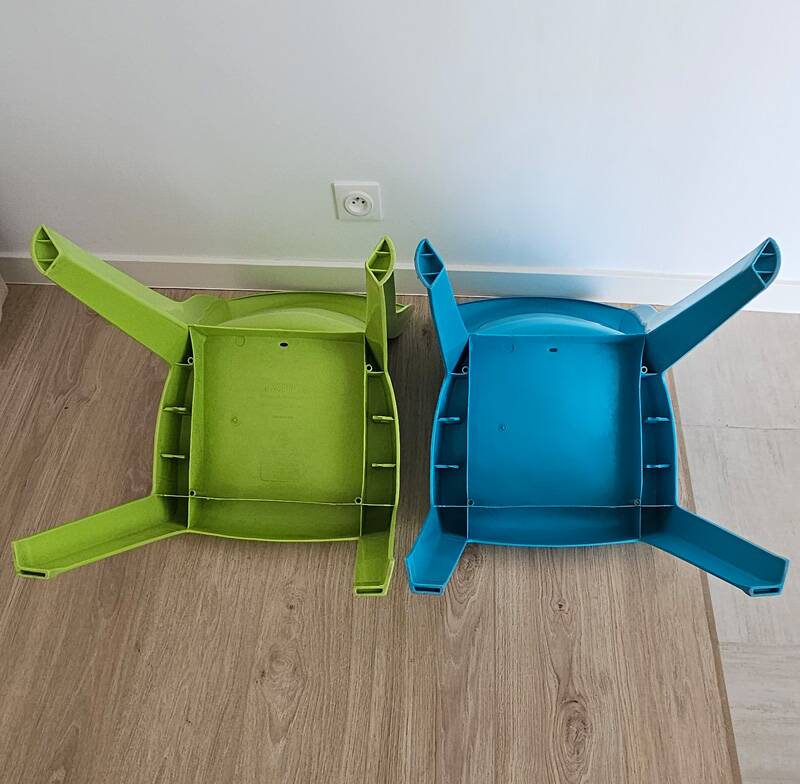 Stackable chair pair designed by Gabriele Pezzini – Evolutif model
