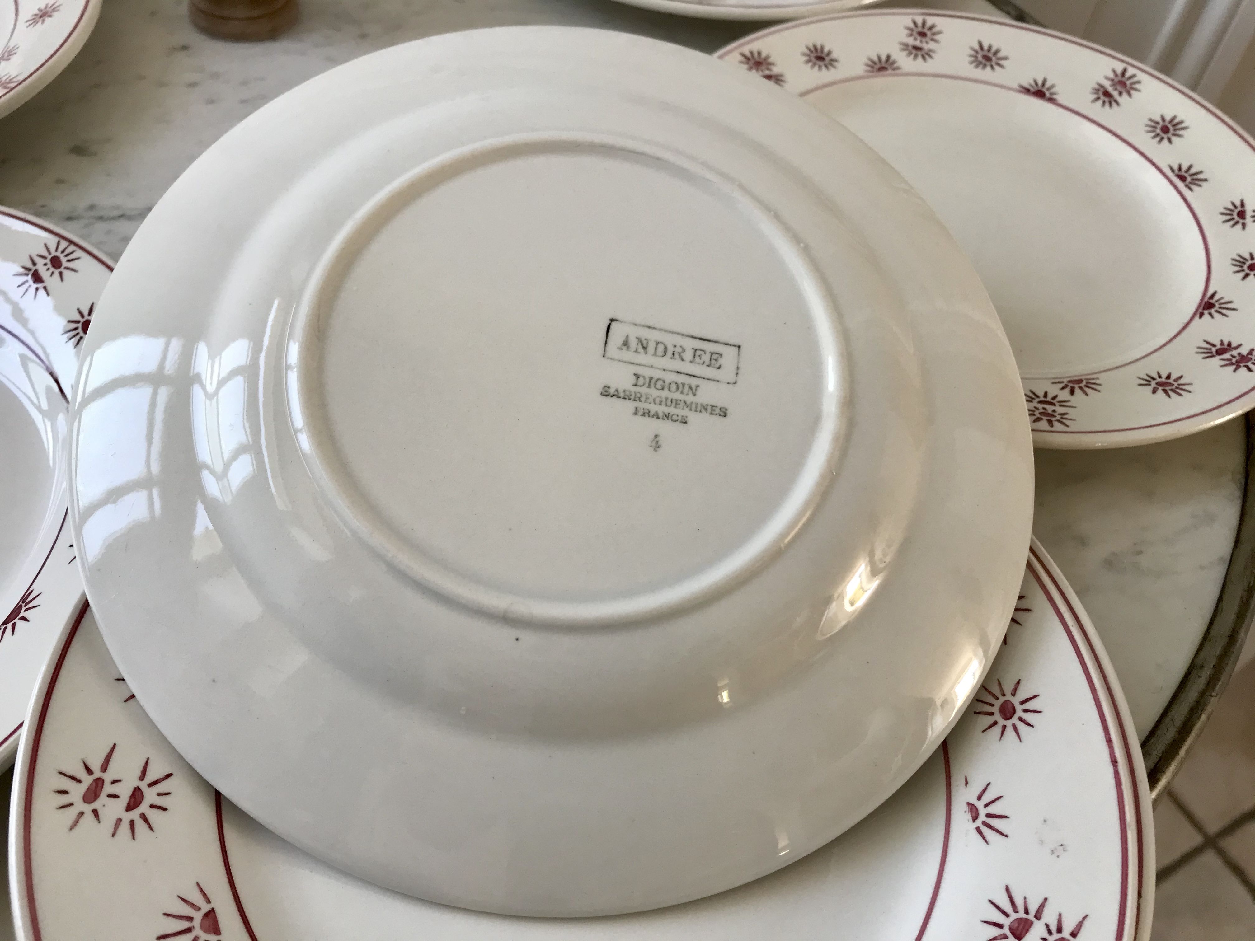 Set of 8 dessert plates Digoin Sarreguemines model "Andrée" small suns 30s