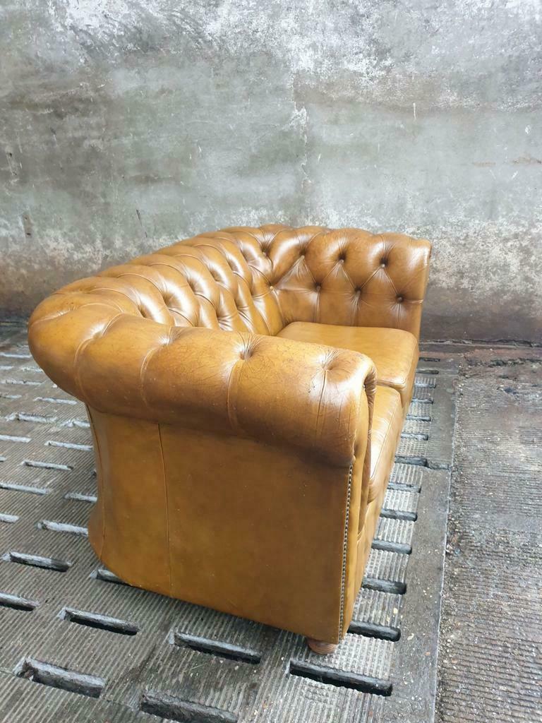 Old Chesterfield sofa 2 seater 140 cm