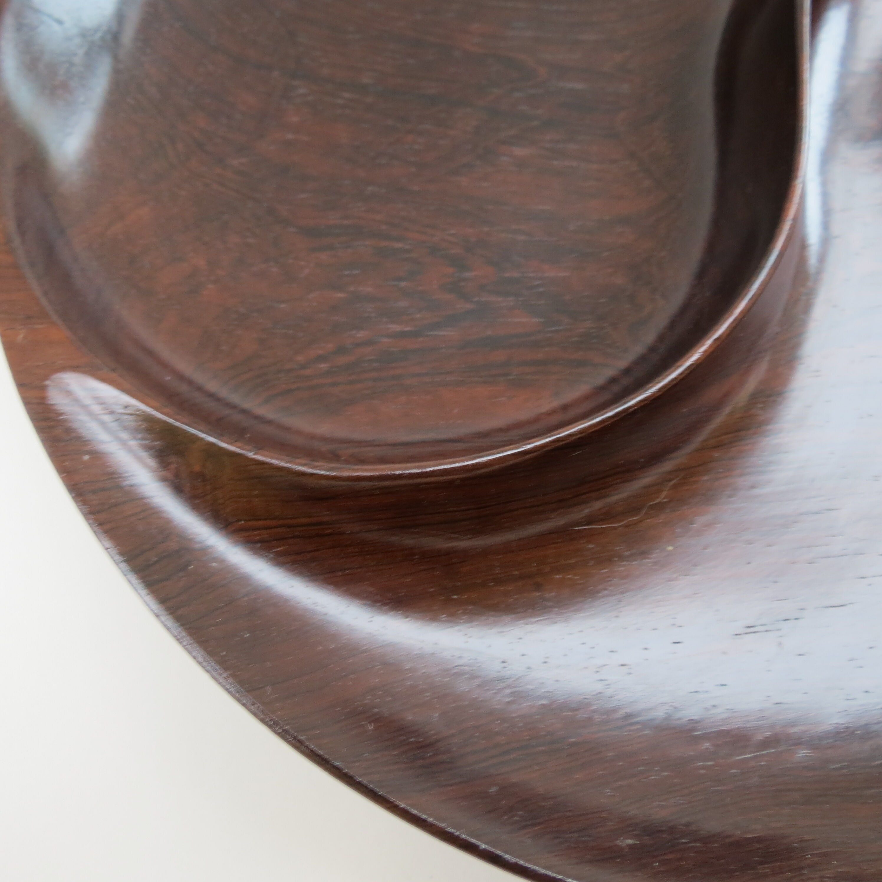 Plat en bois ying yang années 1960