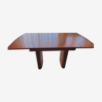 Extendable walnut table