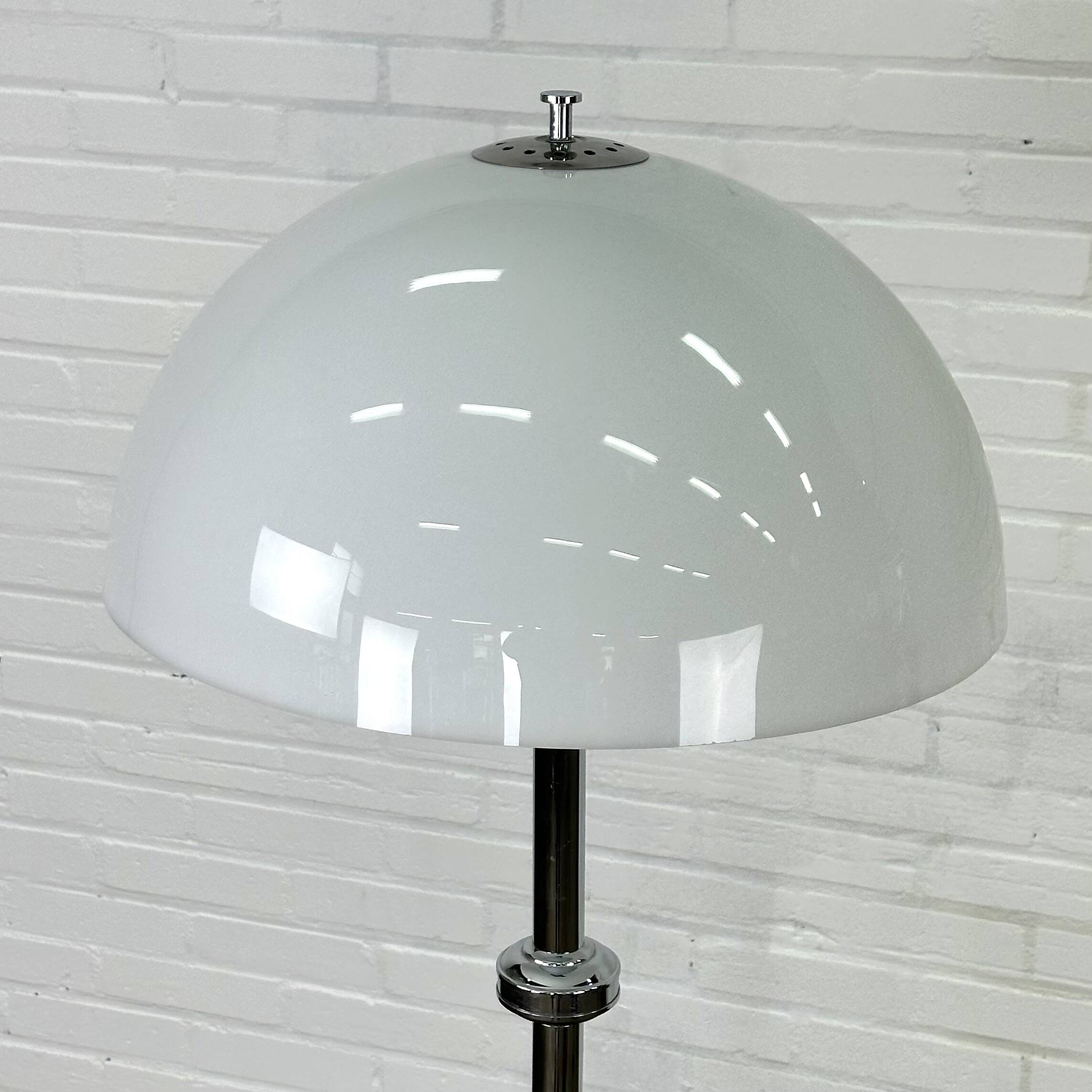 Lampadaire vintage avec abat-jour champignon blanc
