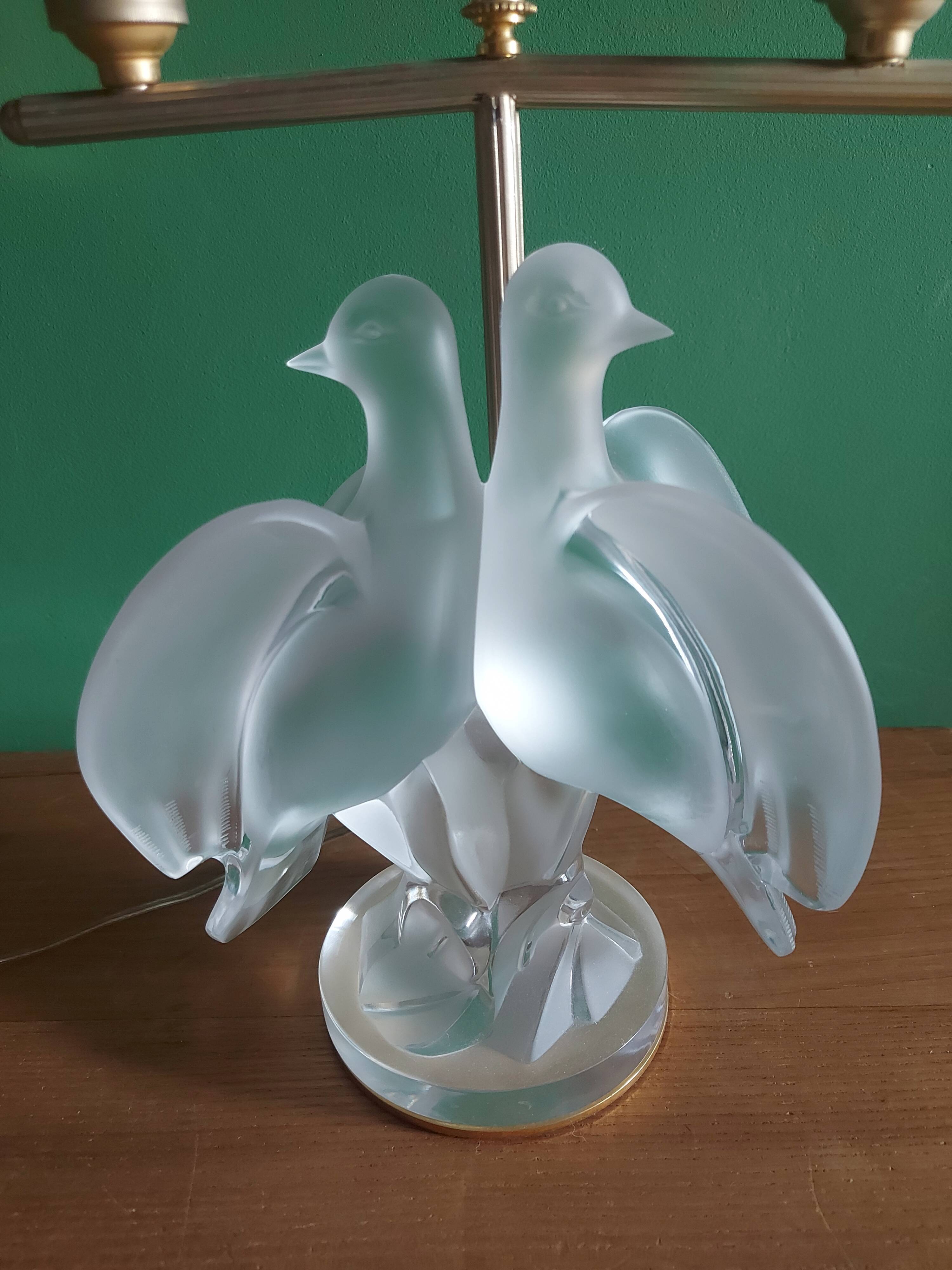 Crystal lamp Lalique with two doves model Ariane