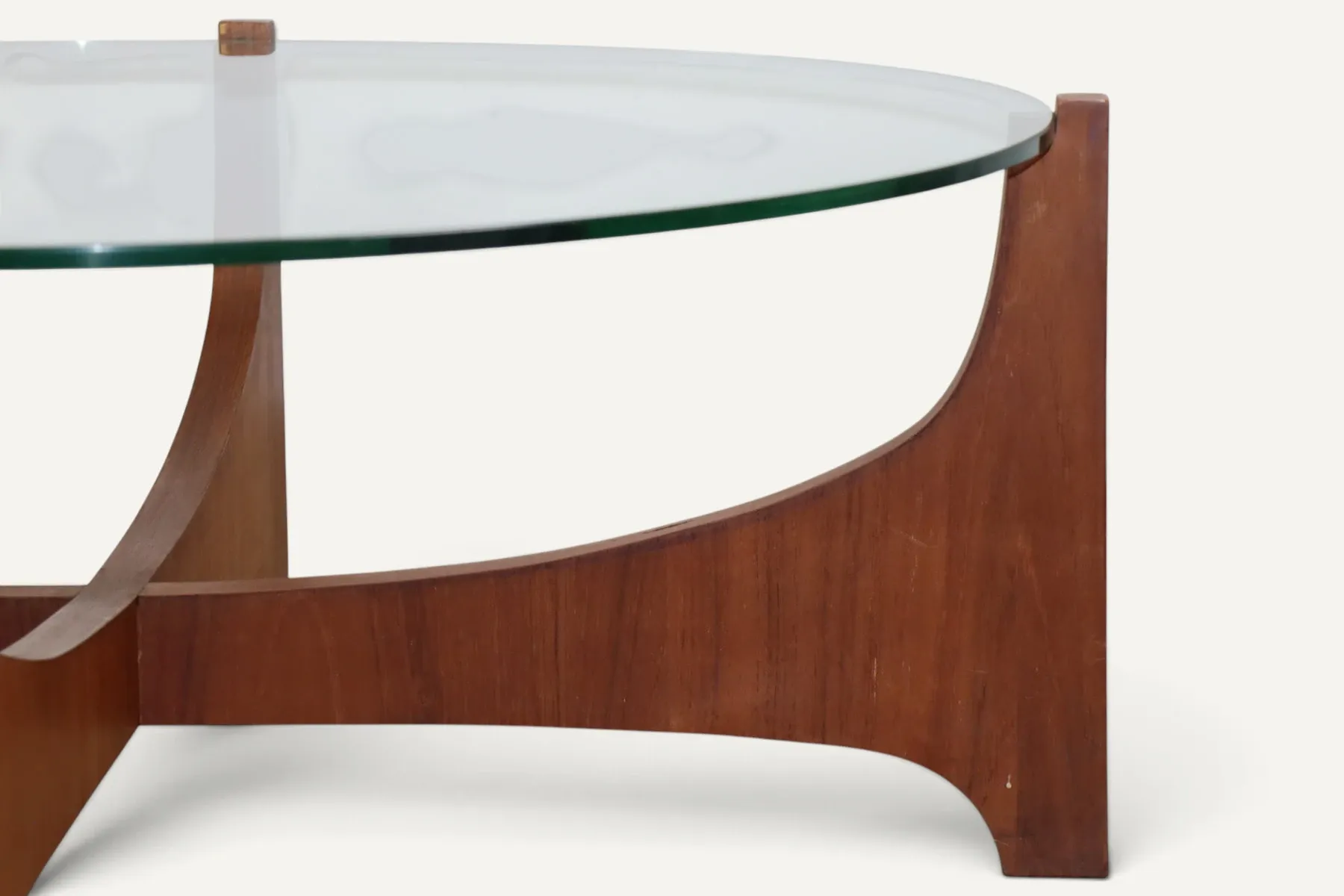 Round coffee table in teak and glass, after Hugues Poignant – 1960s