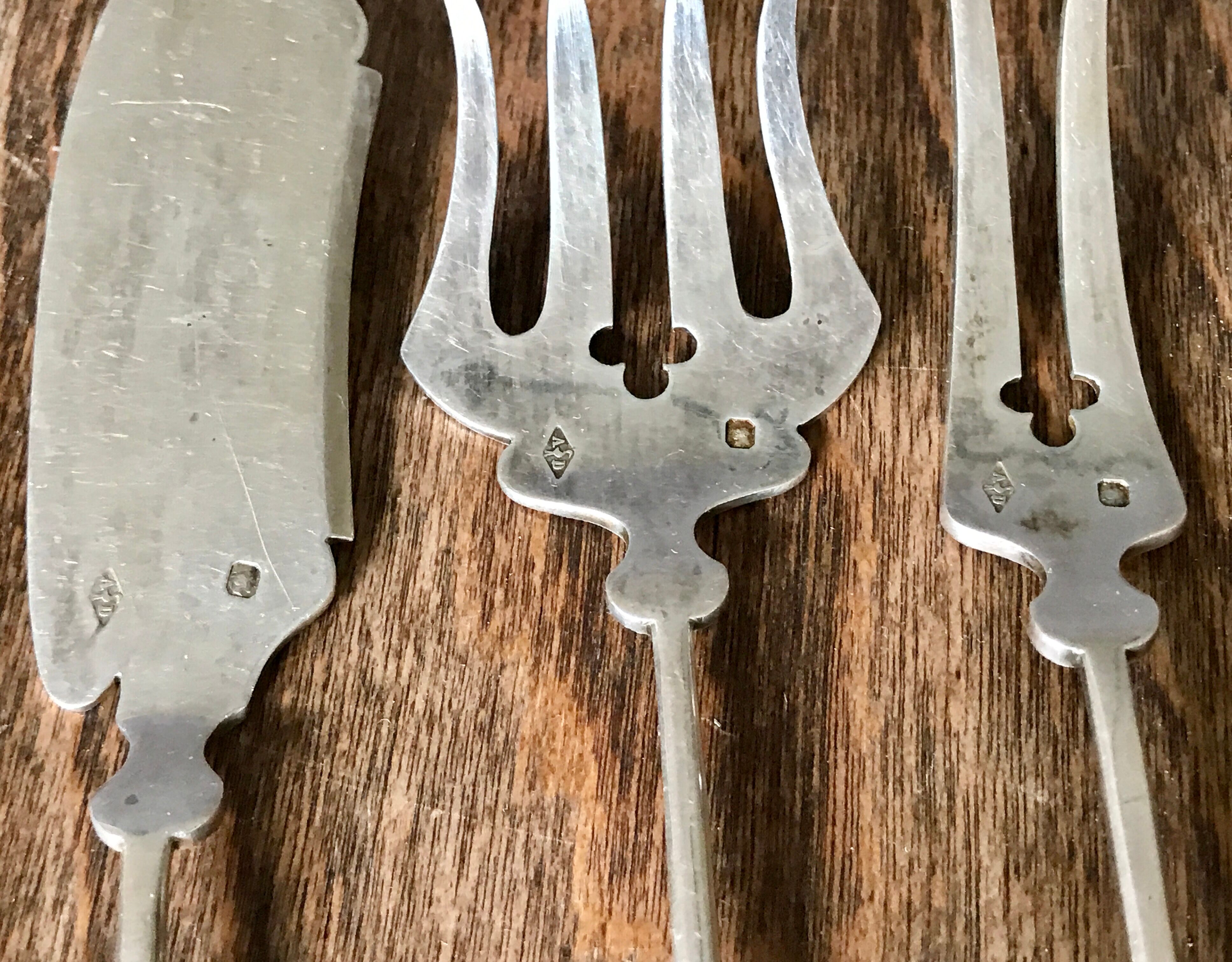 Service to mignardises in massive agent, 5 pieces. Debain hallmark, Alphonse "A goose D"