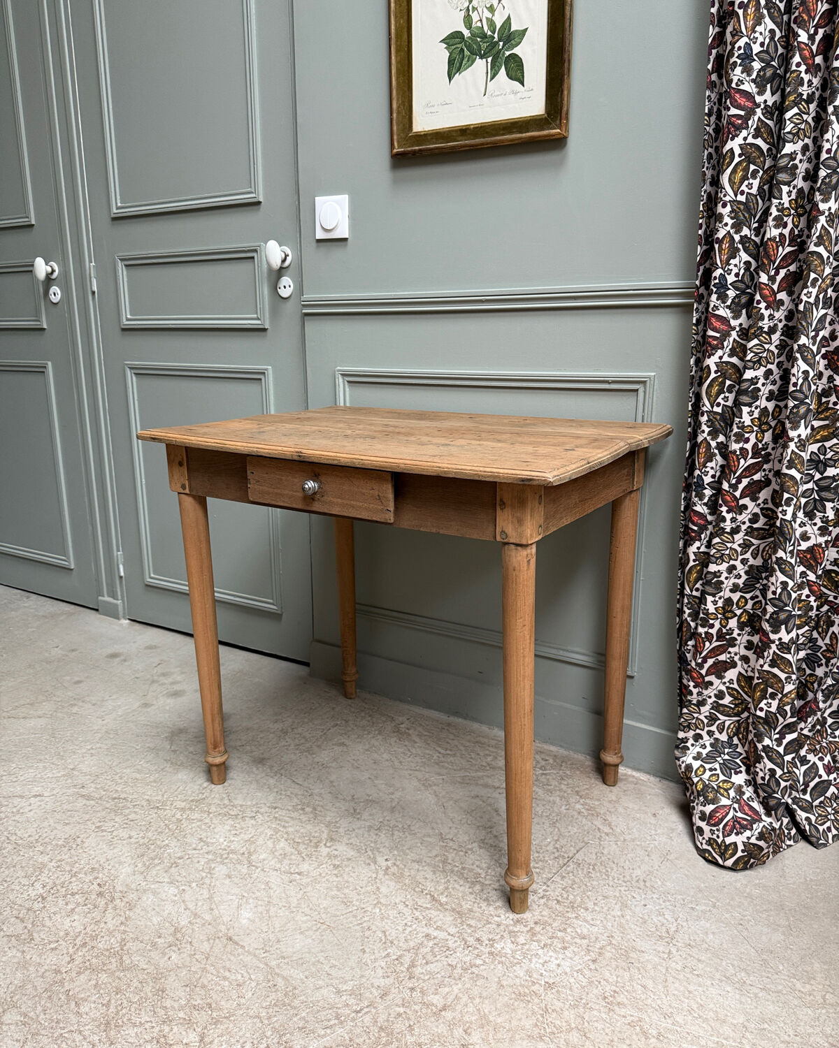 Table made of solid chestnut (renovated) or