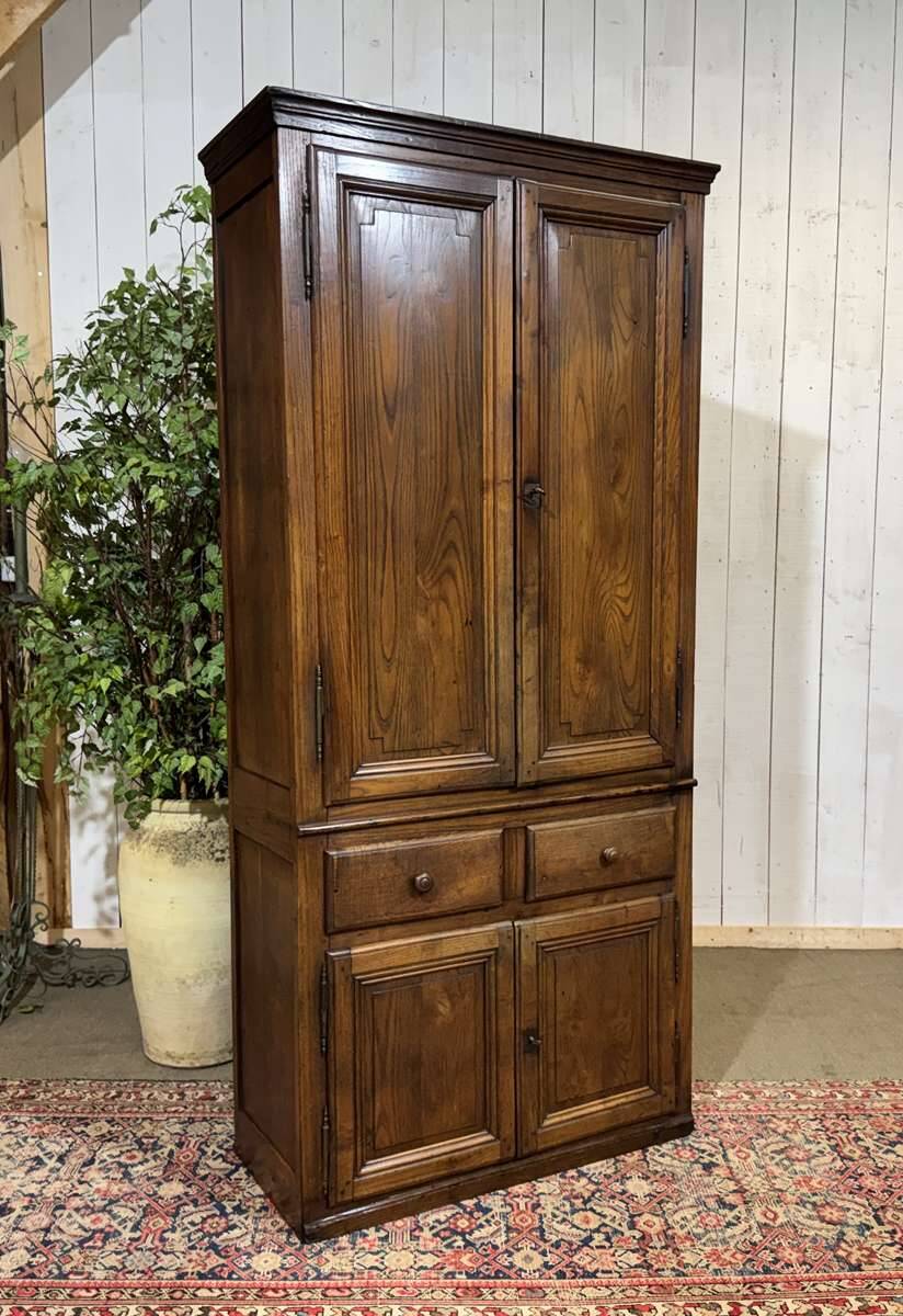 4-door buffet in chestnut from the late 19th century, originating from an old shop.