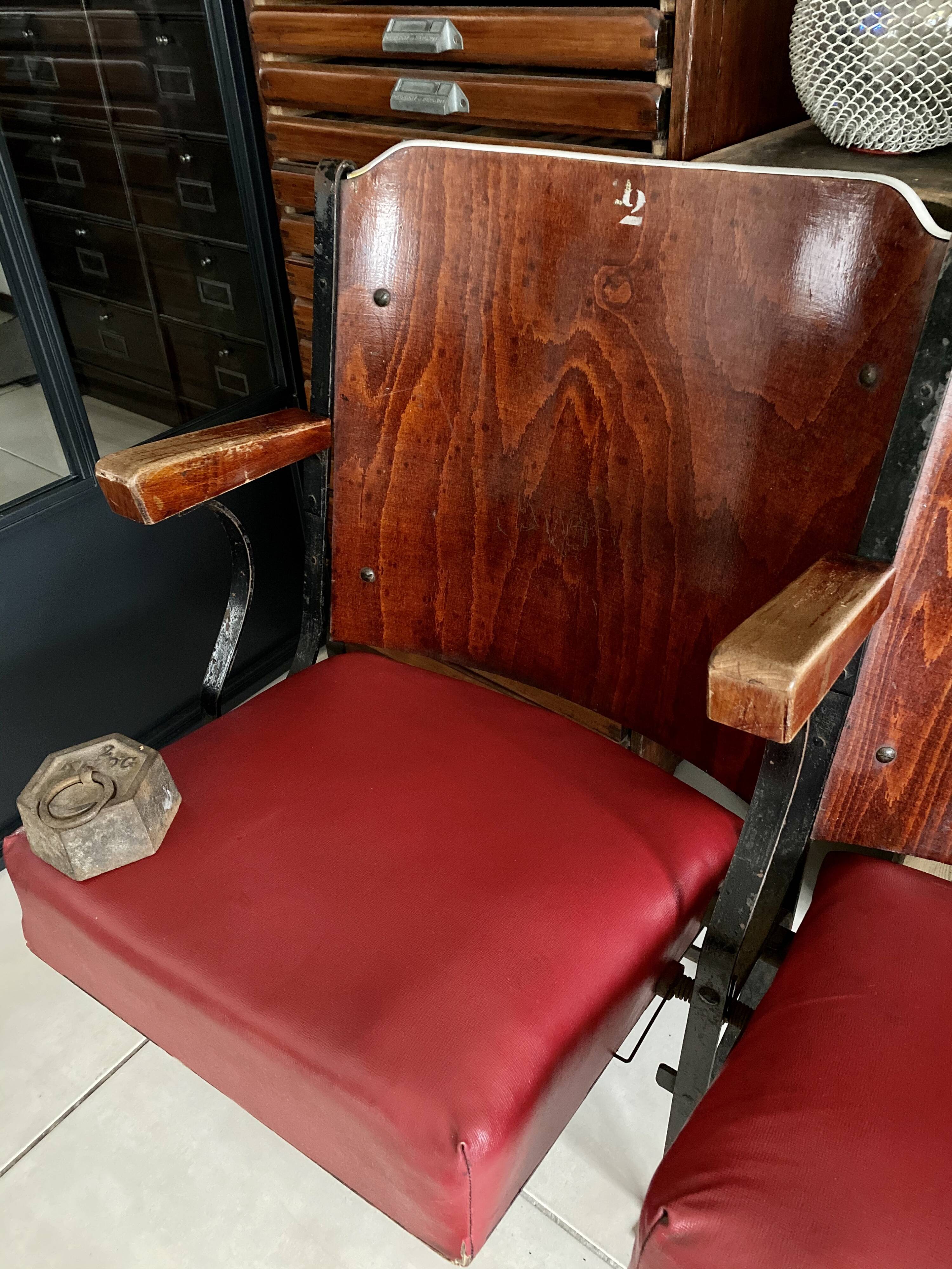 Paire de fauteuils de cinéma vintage