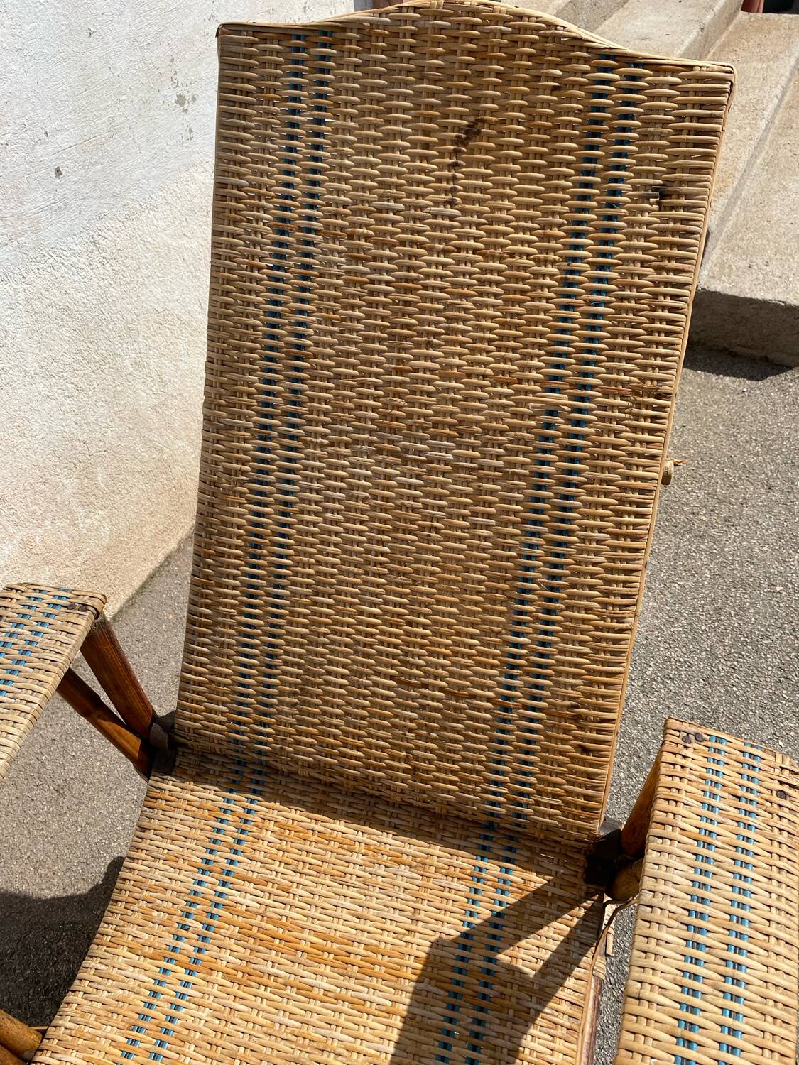 Wicker lounge chair