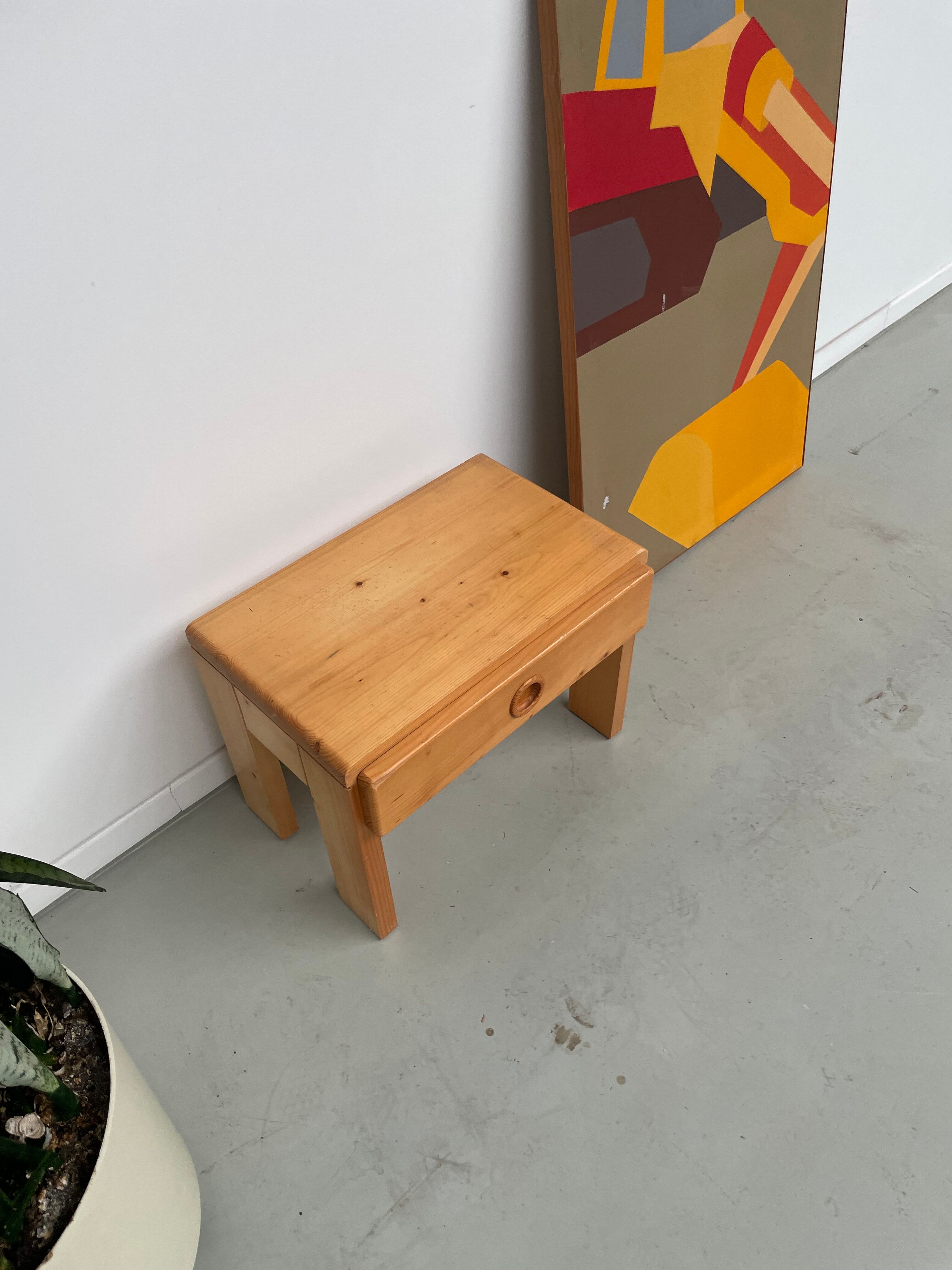 Bedside table in pine