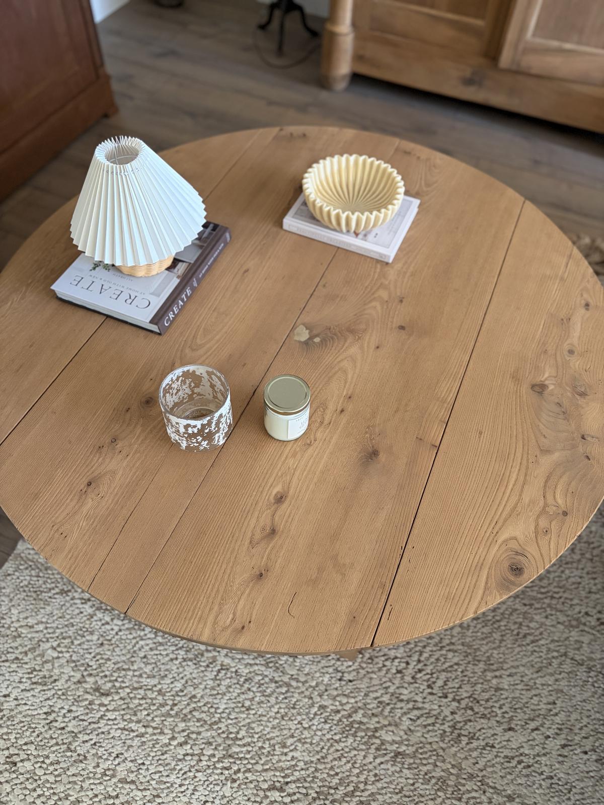Round folding coffee table in solid wood