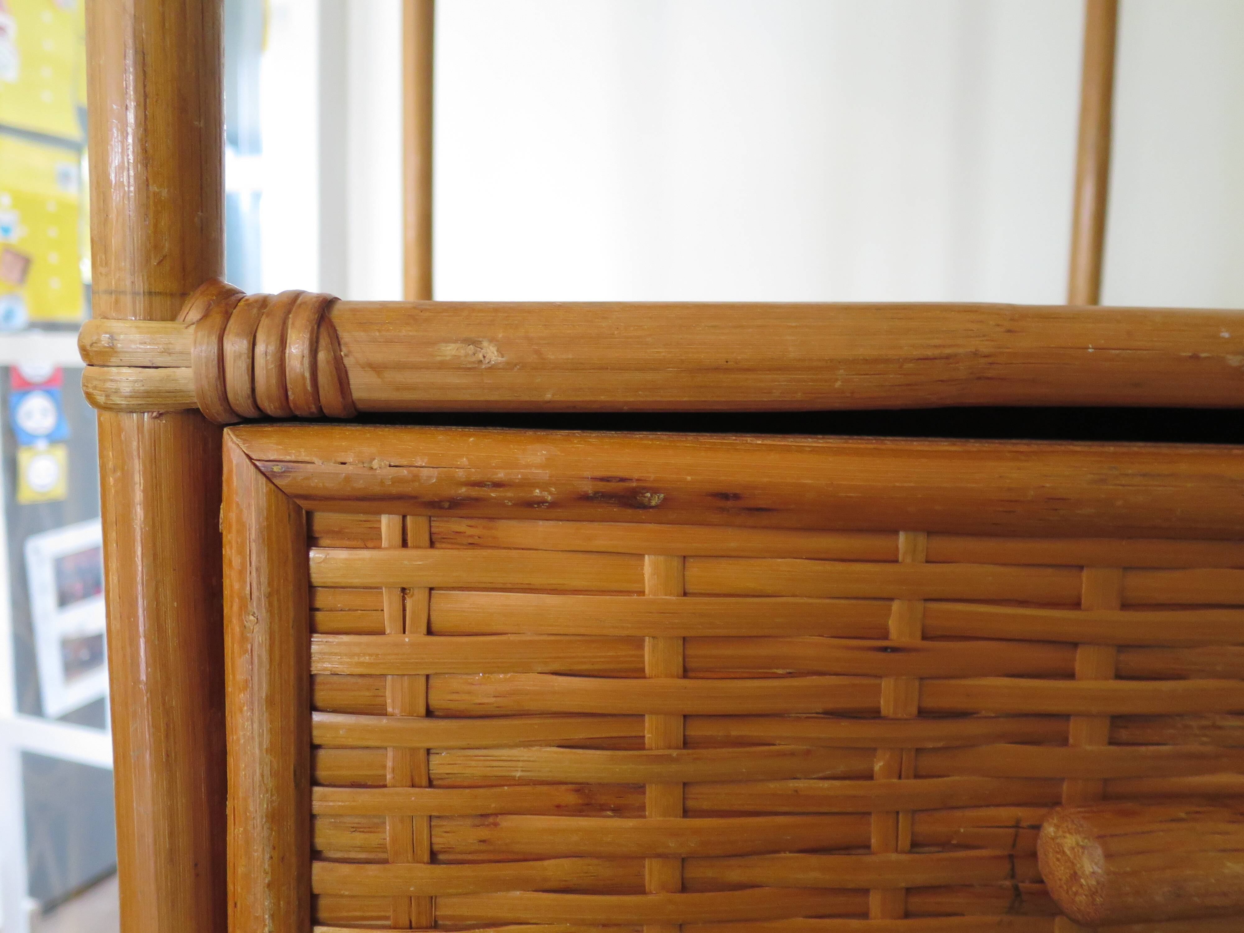 Storage column, wooden bookshelf and woven rattan.