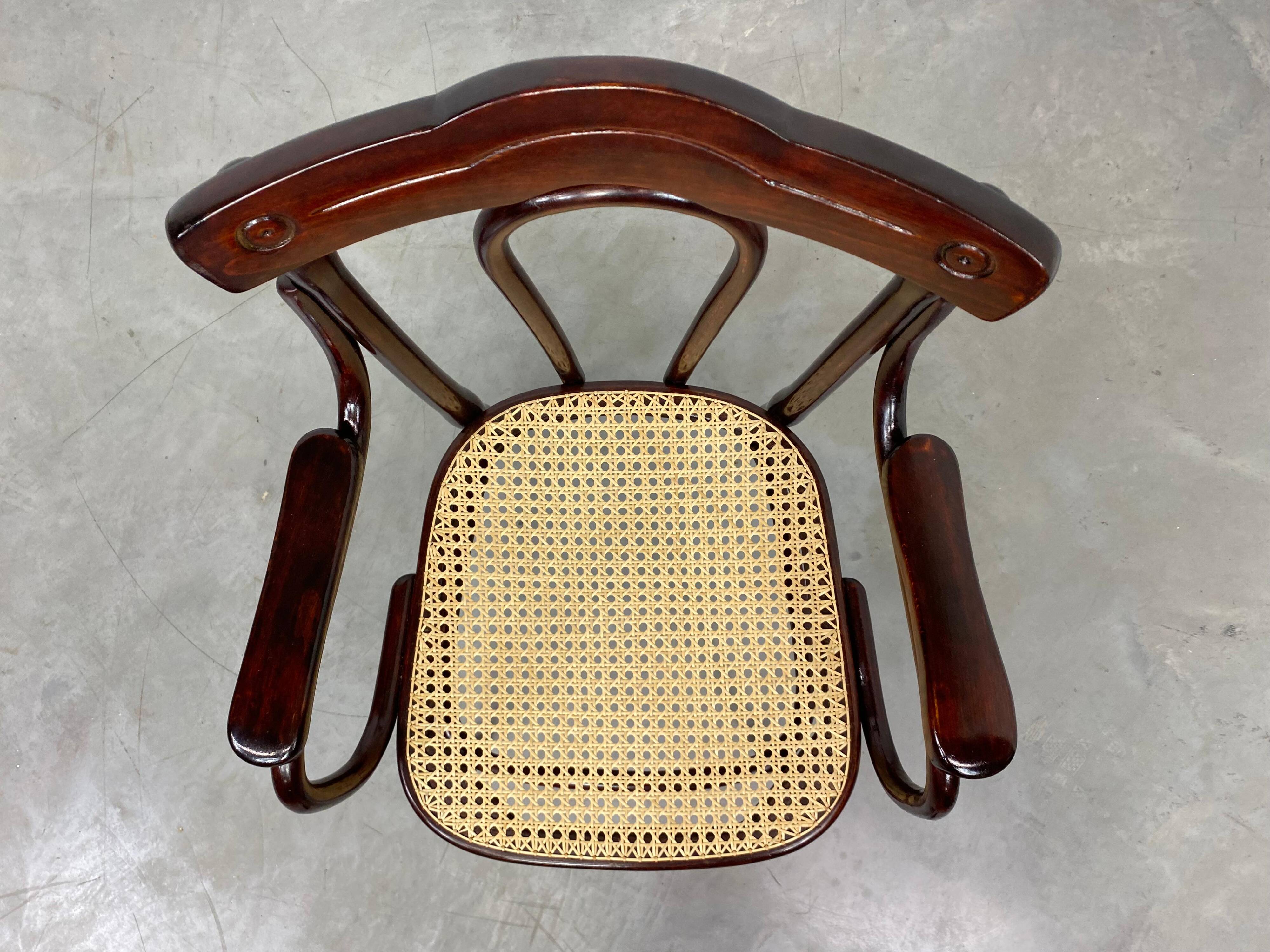 Chaise de bureau Thonet avec assise en rotin