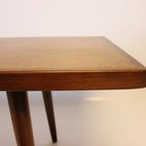 Table basse en teck de conception danoise des années 1960.