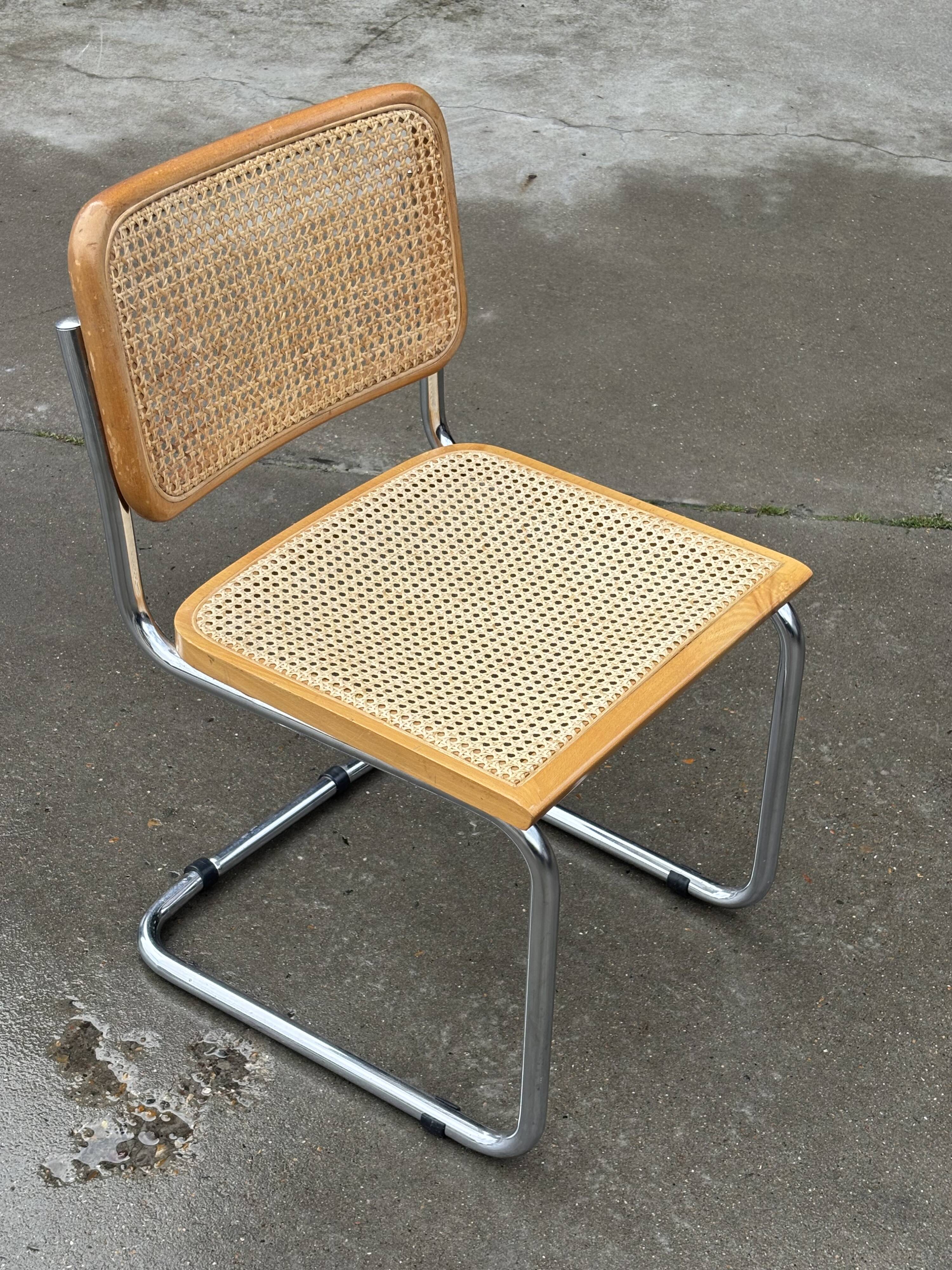 Chaise de design Cesca modèle B32 en chrome