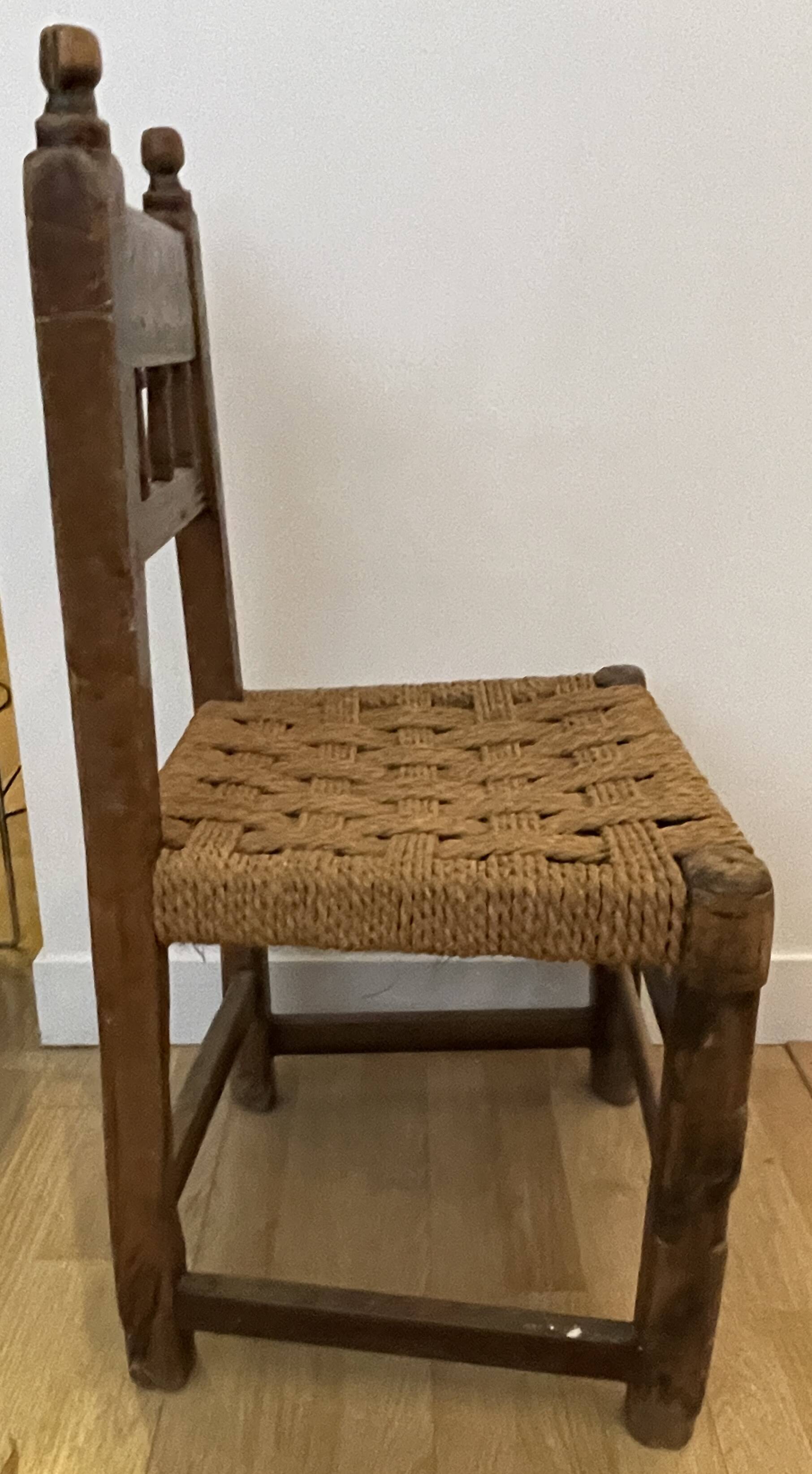 Wood chair and rush cord brutalist style from Queyras