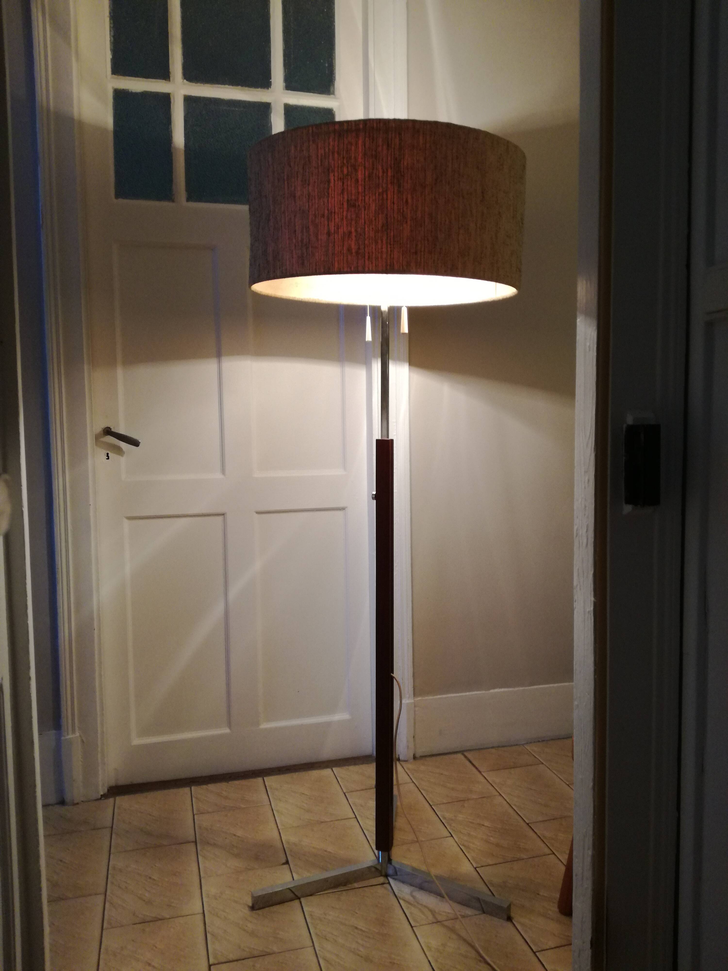 Adjustable floor lamp in walnut and metal 1960